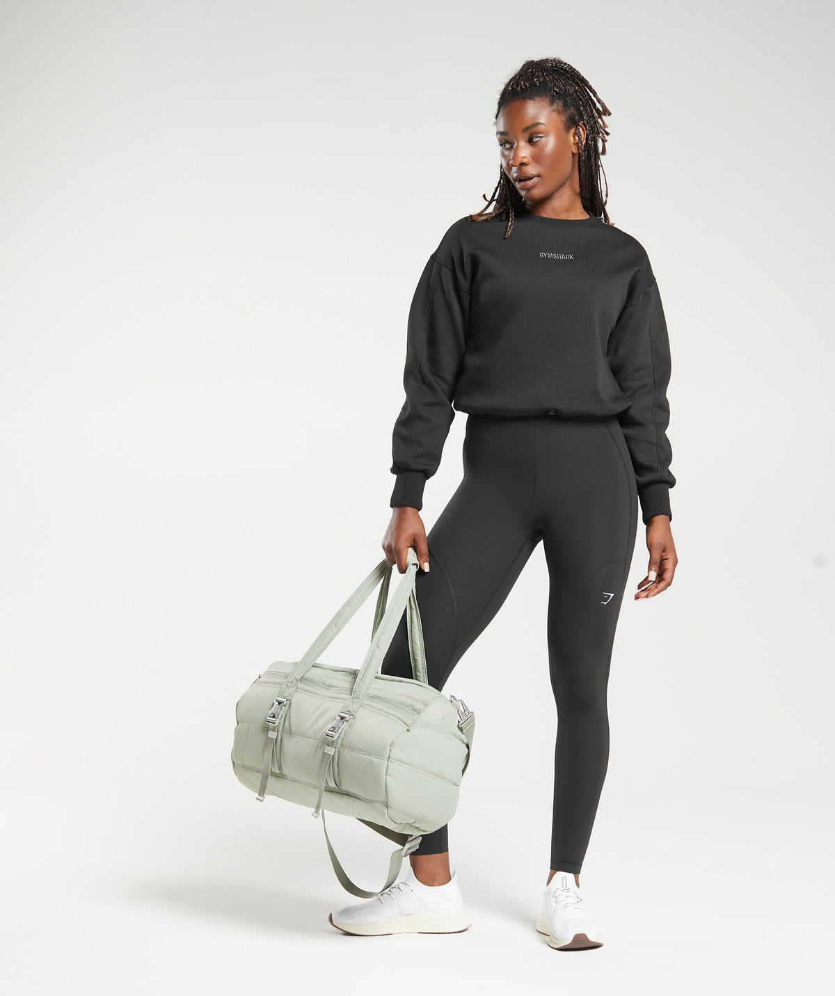 gymshark-pulse-pullover-black-aw23