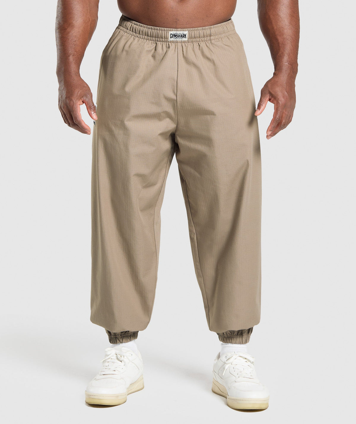 gymshark-ripstop-pumper-pants-lifestyle-brown-ss25