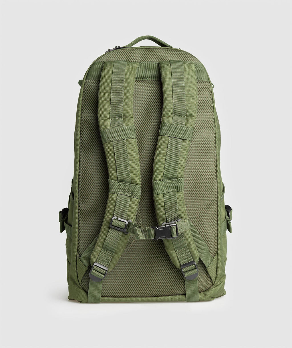 gymshark-pursuit-backpack-green-aw23