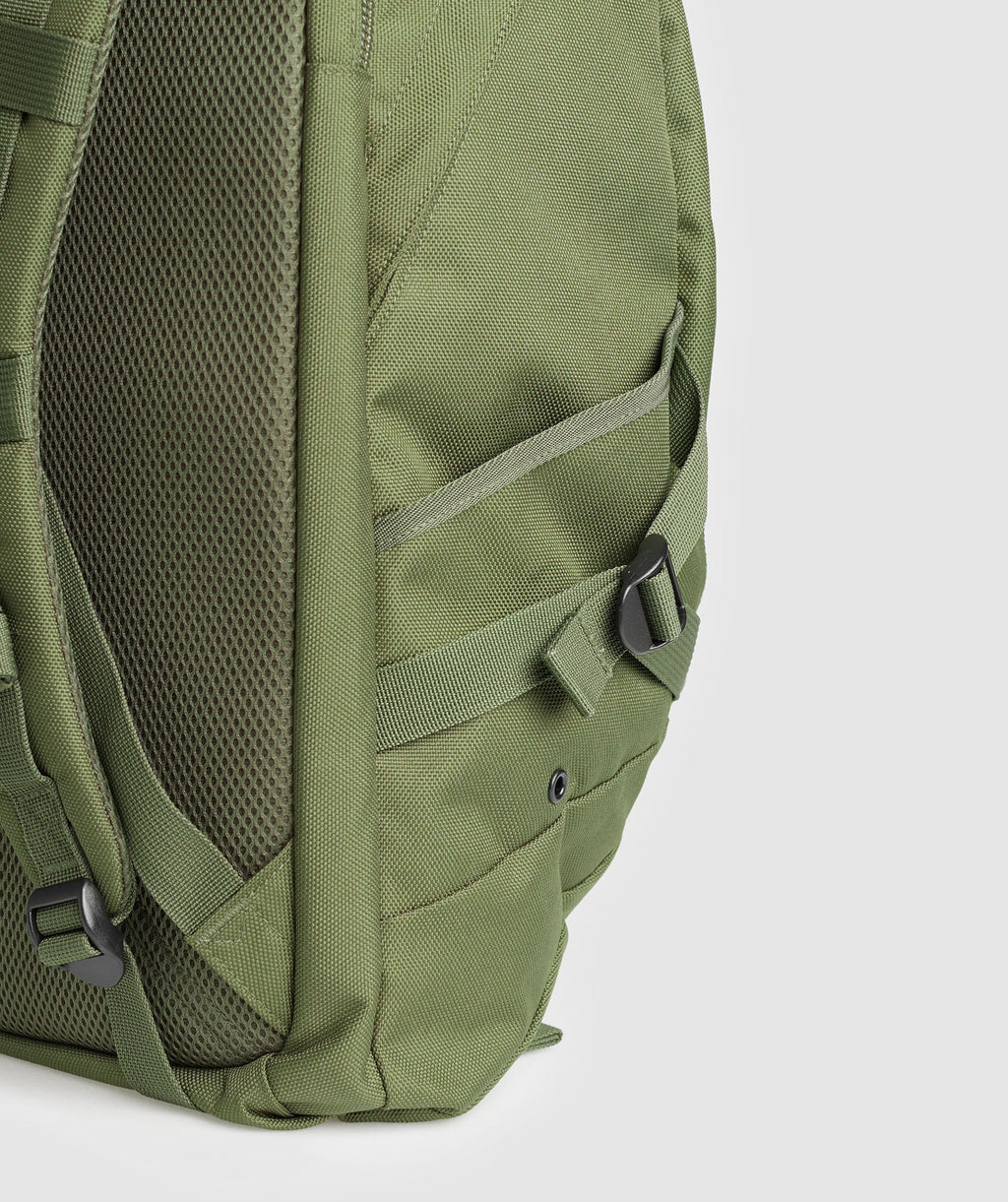 gymshark-pursuit-backpack-green-aw23