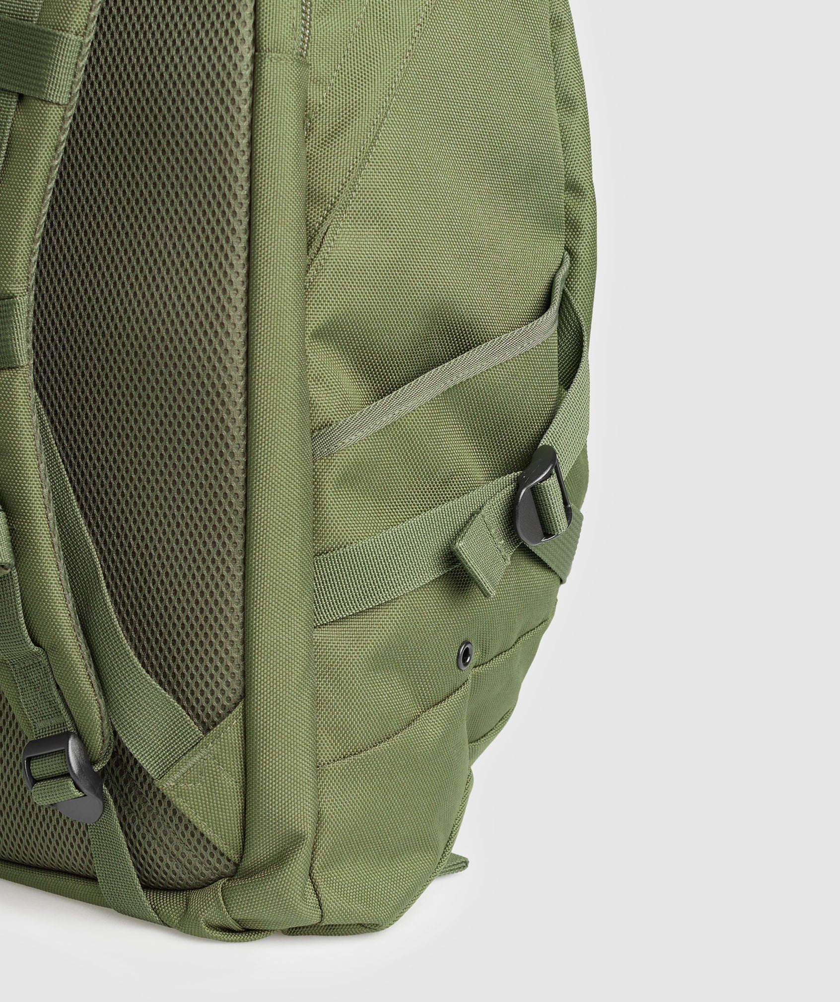 gymshark-pursuit-backpack-green-aw23