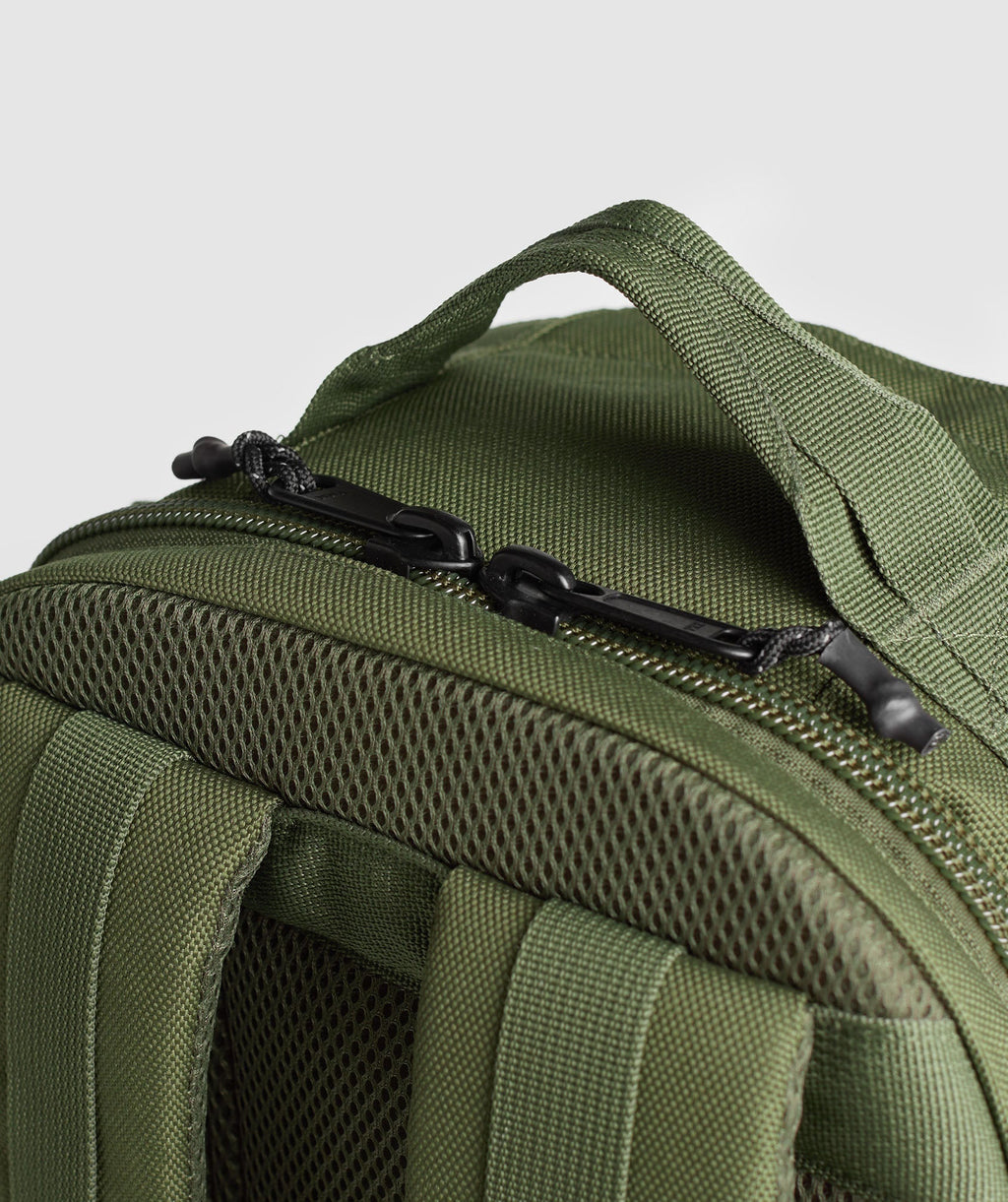 gymshark-pursuit-backpack-green-aw23
