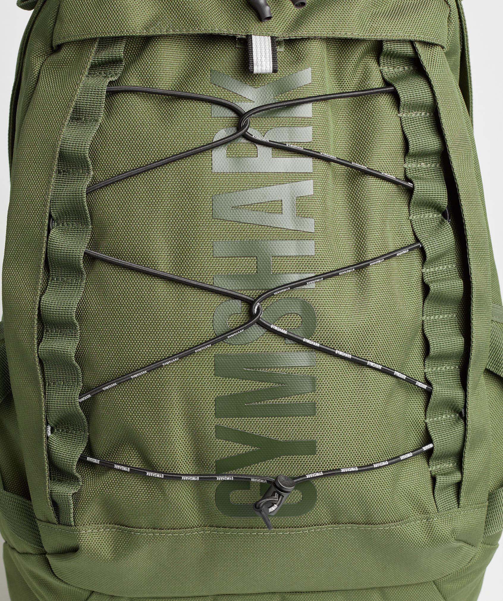 gymshark-pursuit-backpack-green-aw23