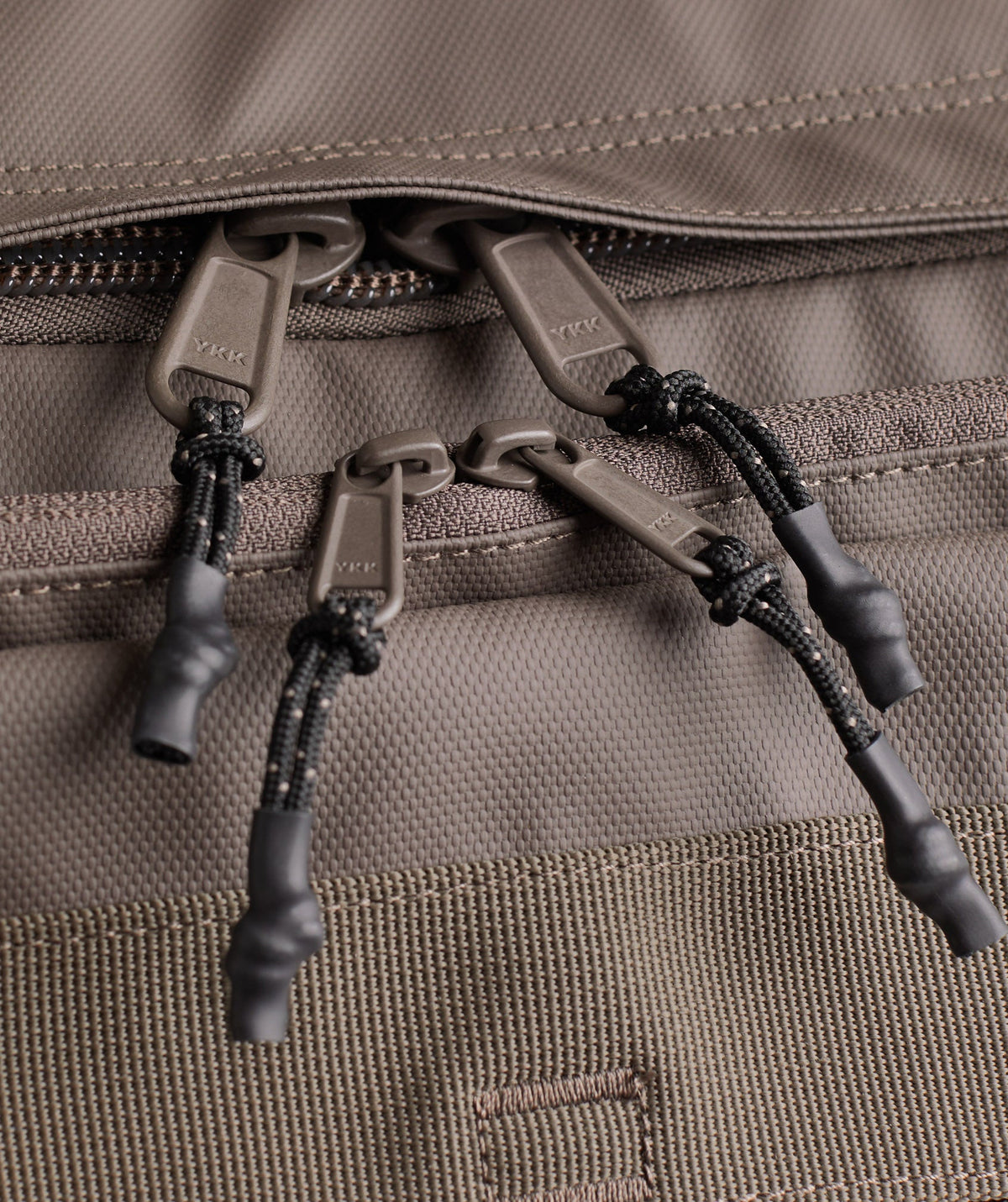gymshark-pursuit-duffle-bag-camo-brown-cement-brown-aw24