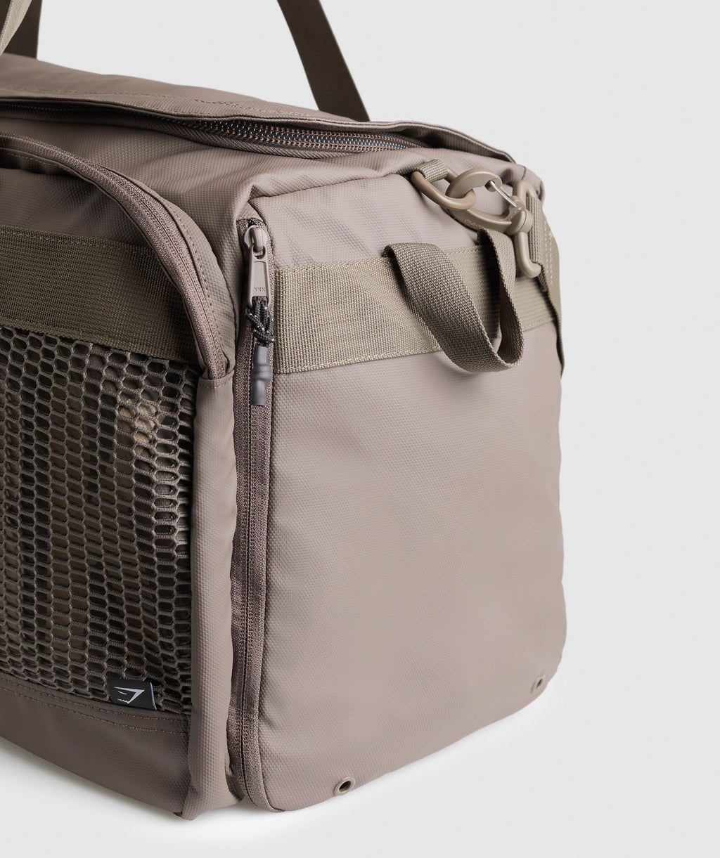 gymshark-pursuit-duffle-bag-camo-brown-cement-brown-aw24