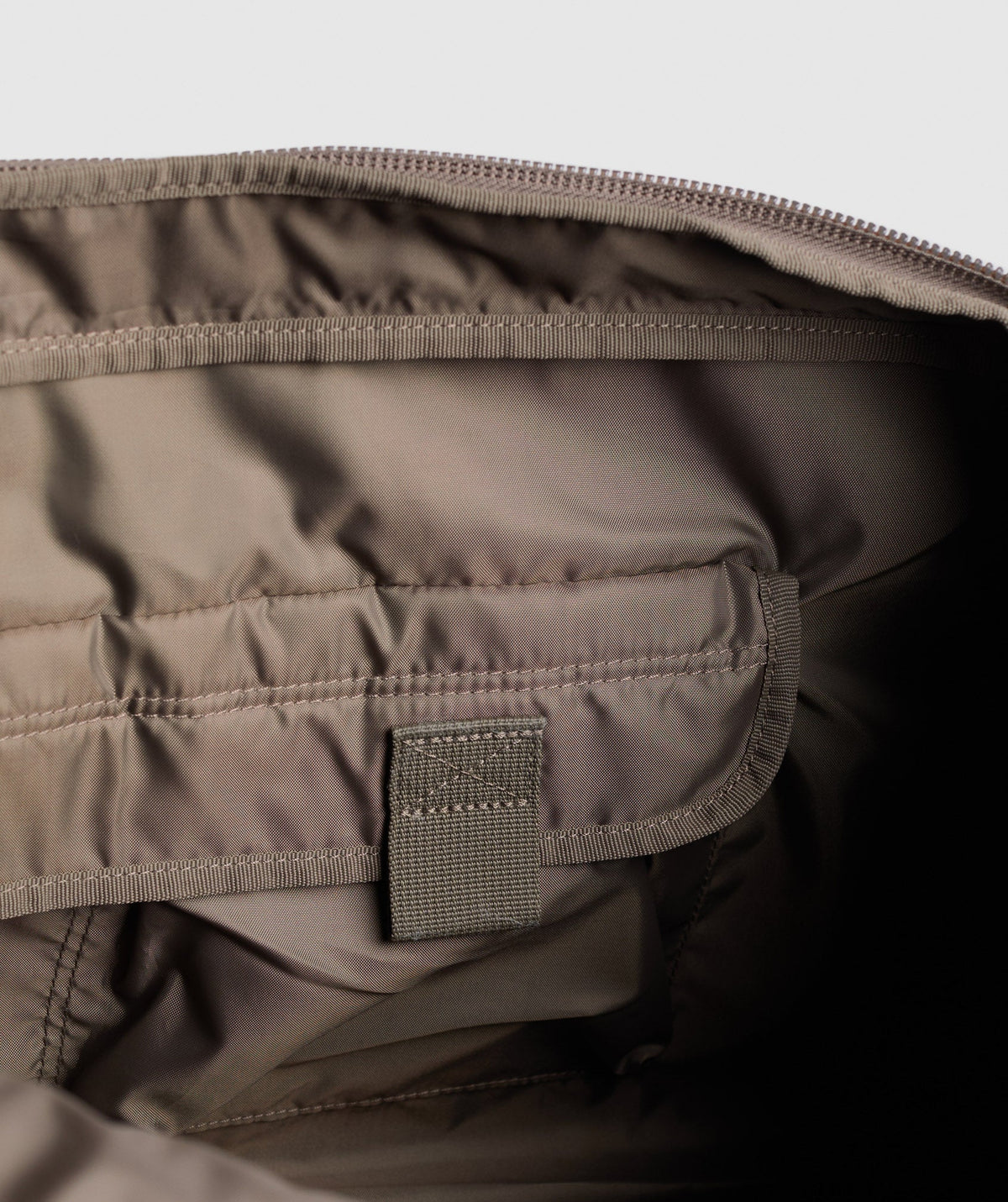 gymshark-pursuit-duffle-bag-camo-brown-cement-brown-aw24