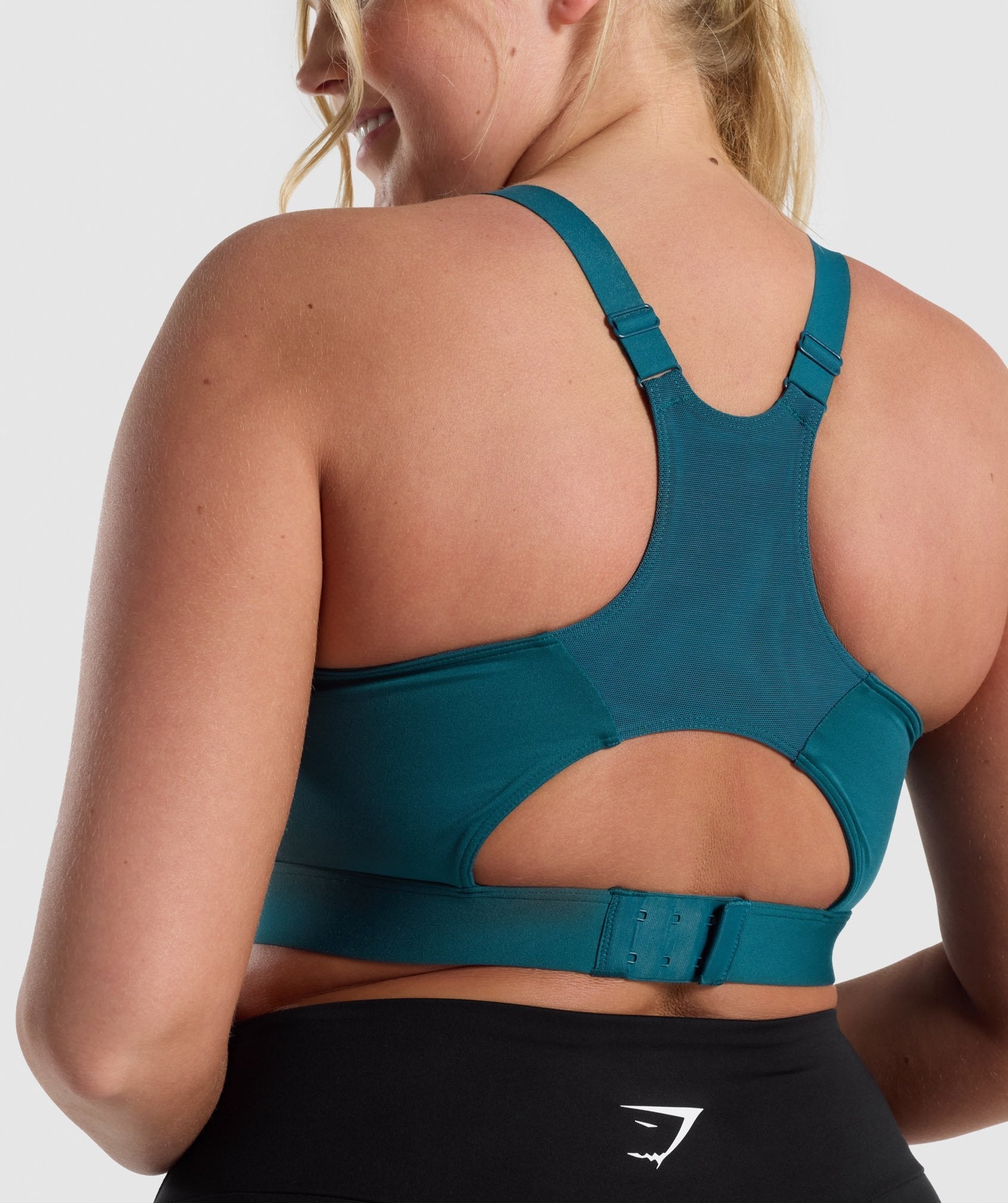 gymshark-racer-back-training-sports-bra-niagara-teal