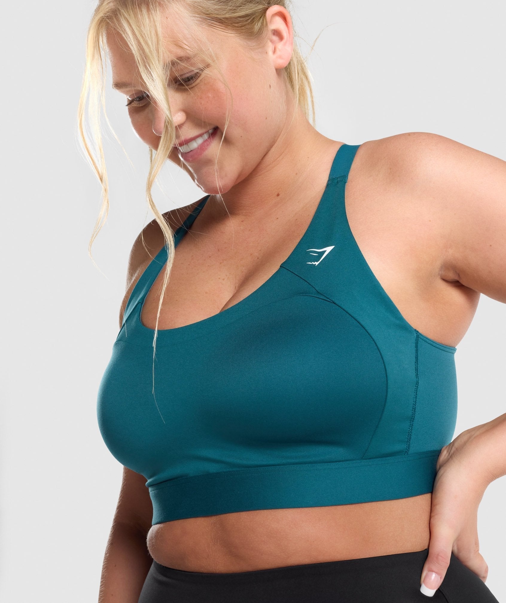gymshark-racer-back-training-sports-bra-niagara-teal