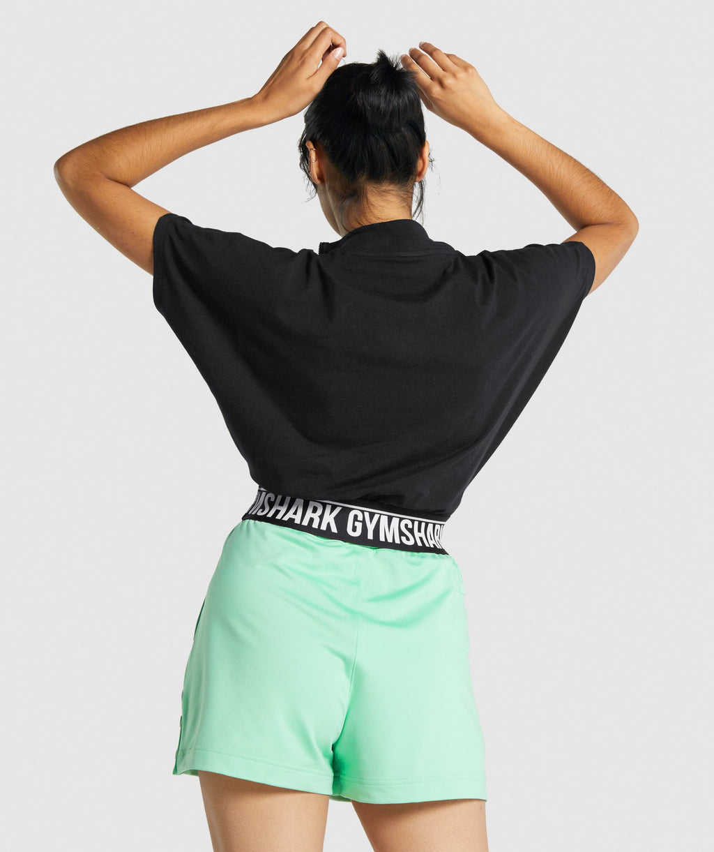 gymshark-recess-crop-1-2-zip-tee-black