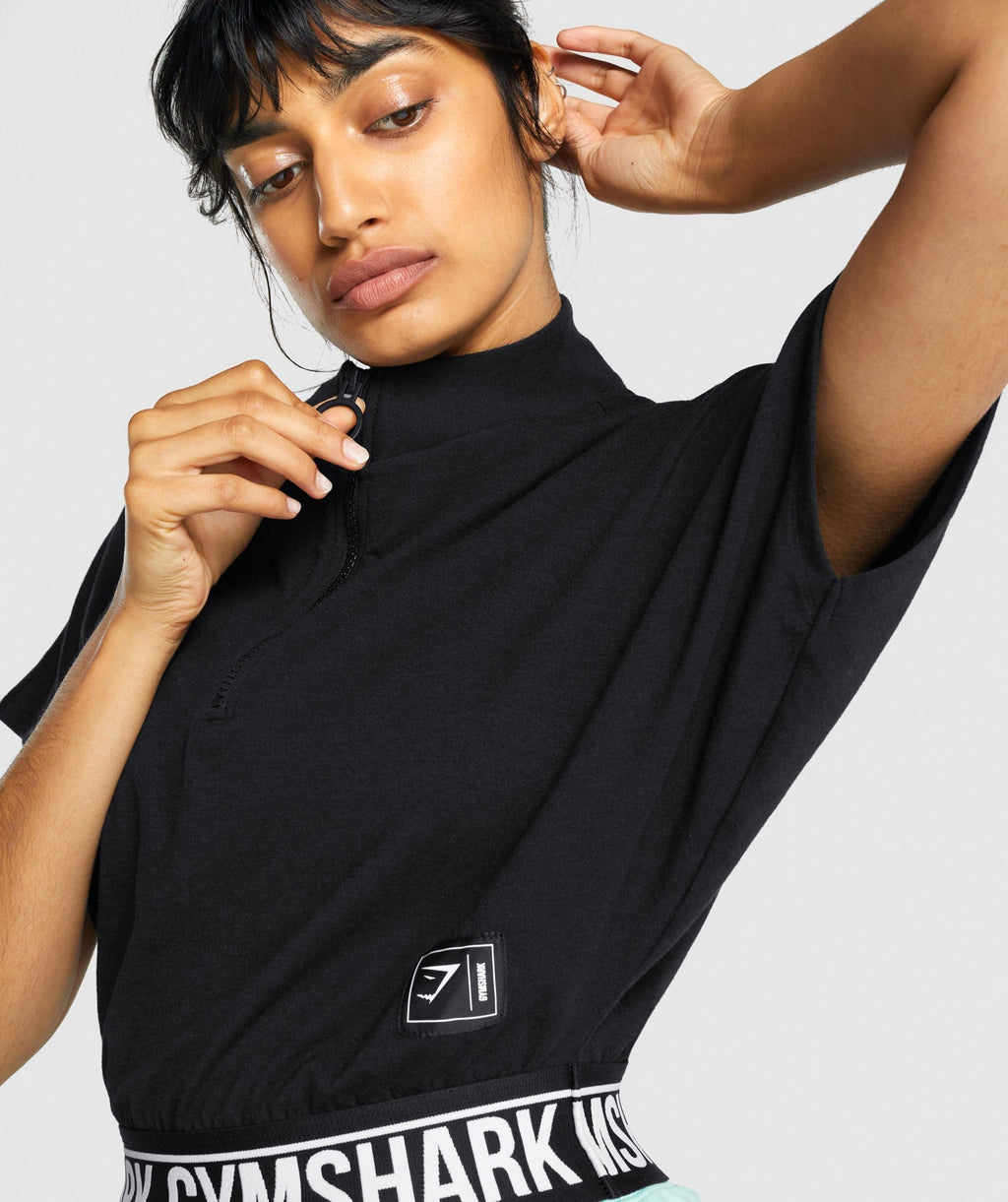 gymshark-recess-crop-1-2-zip-tee-black