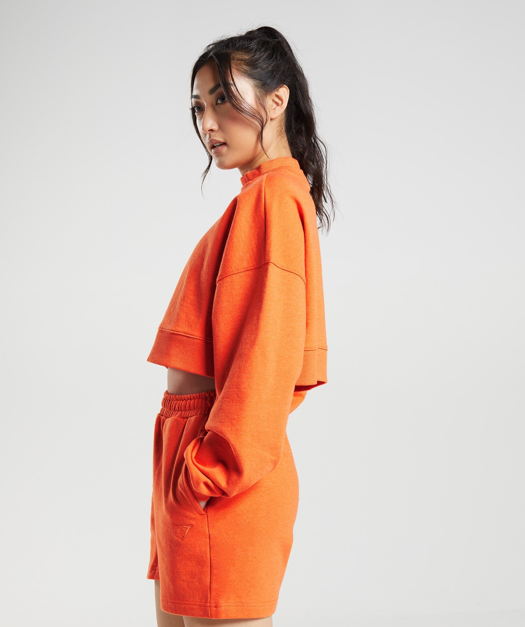gymshark-rest-day-sweats-cropped-pullover-blaze-orange-marl-aw22