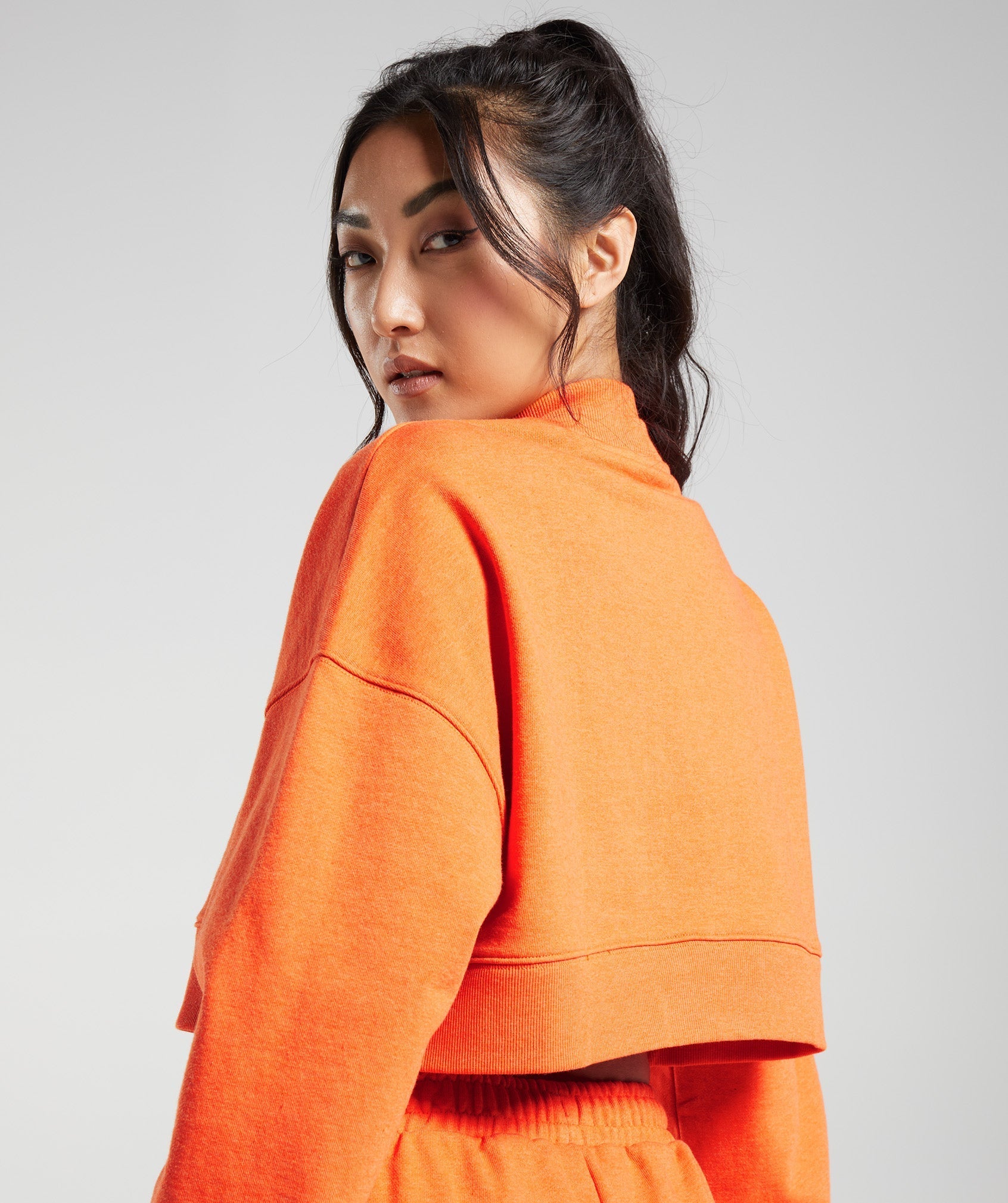 gymshark-rest-day-sweats-cropped-pullover-blaze-orange-marl-aw22