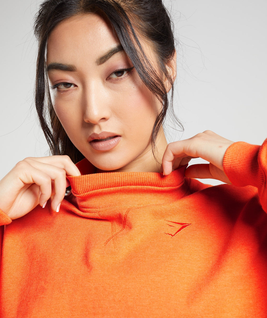 gymshark-rest-day-sweats-cropped-pullover-blaze-orange-marl-aw22