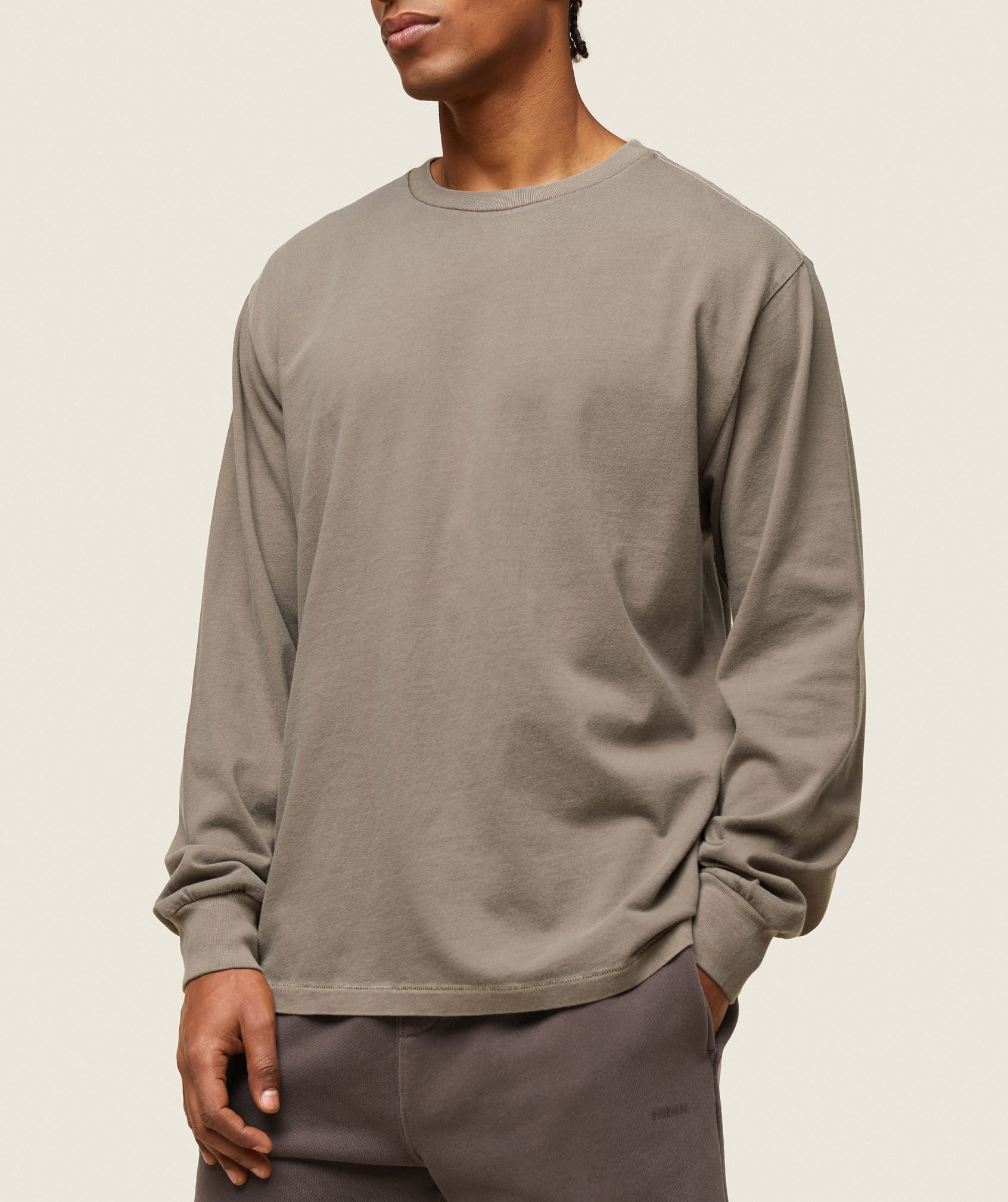 gymshark-everywear-relaxed-long-sleeve-tee-linen-brown-ss24