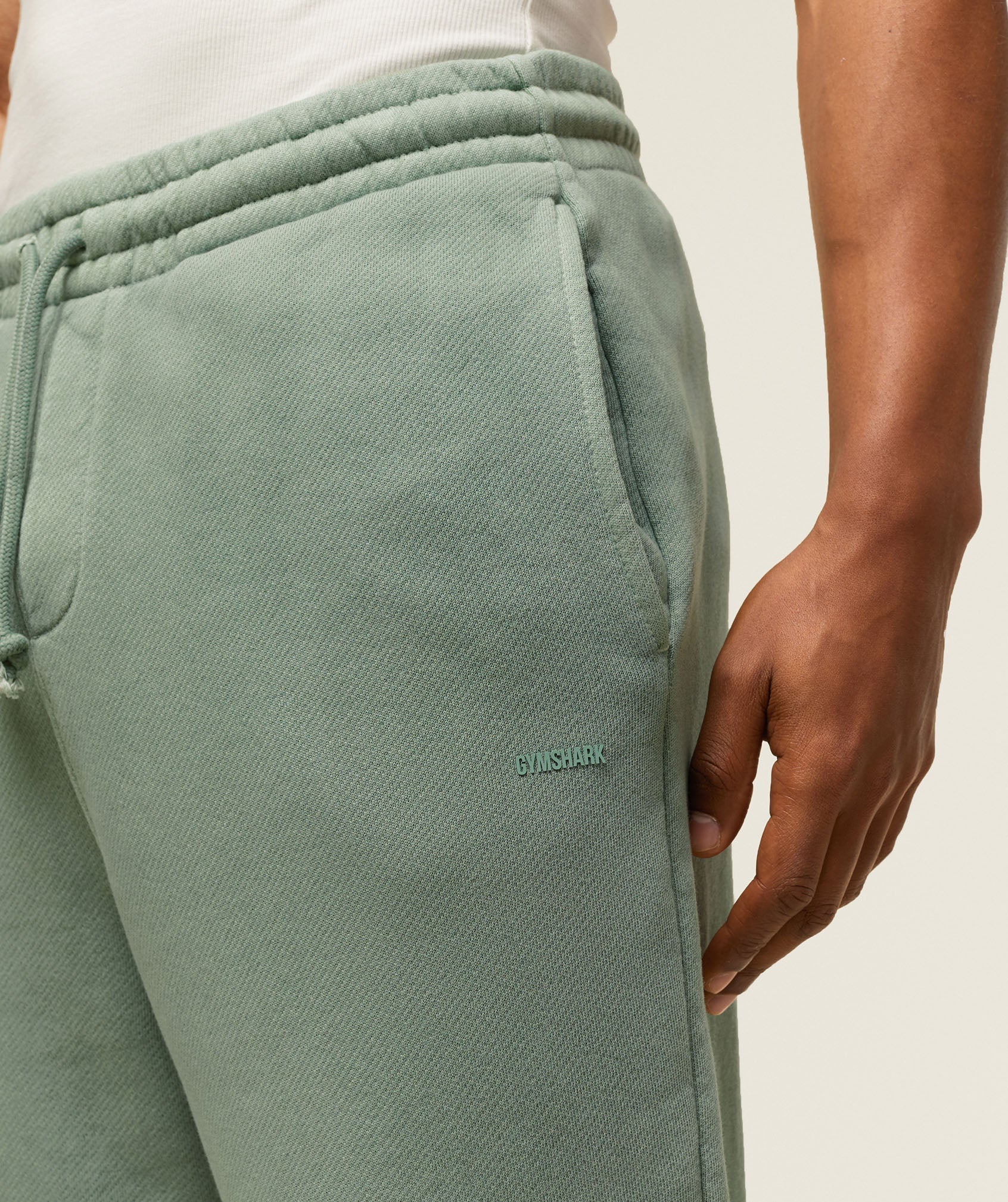 gymshark-everywear-relaxed-sweatpants-dollar-green-ss24