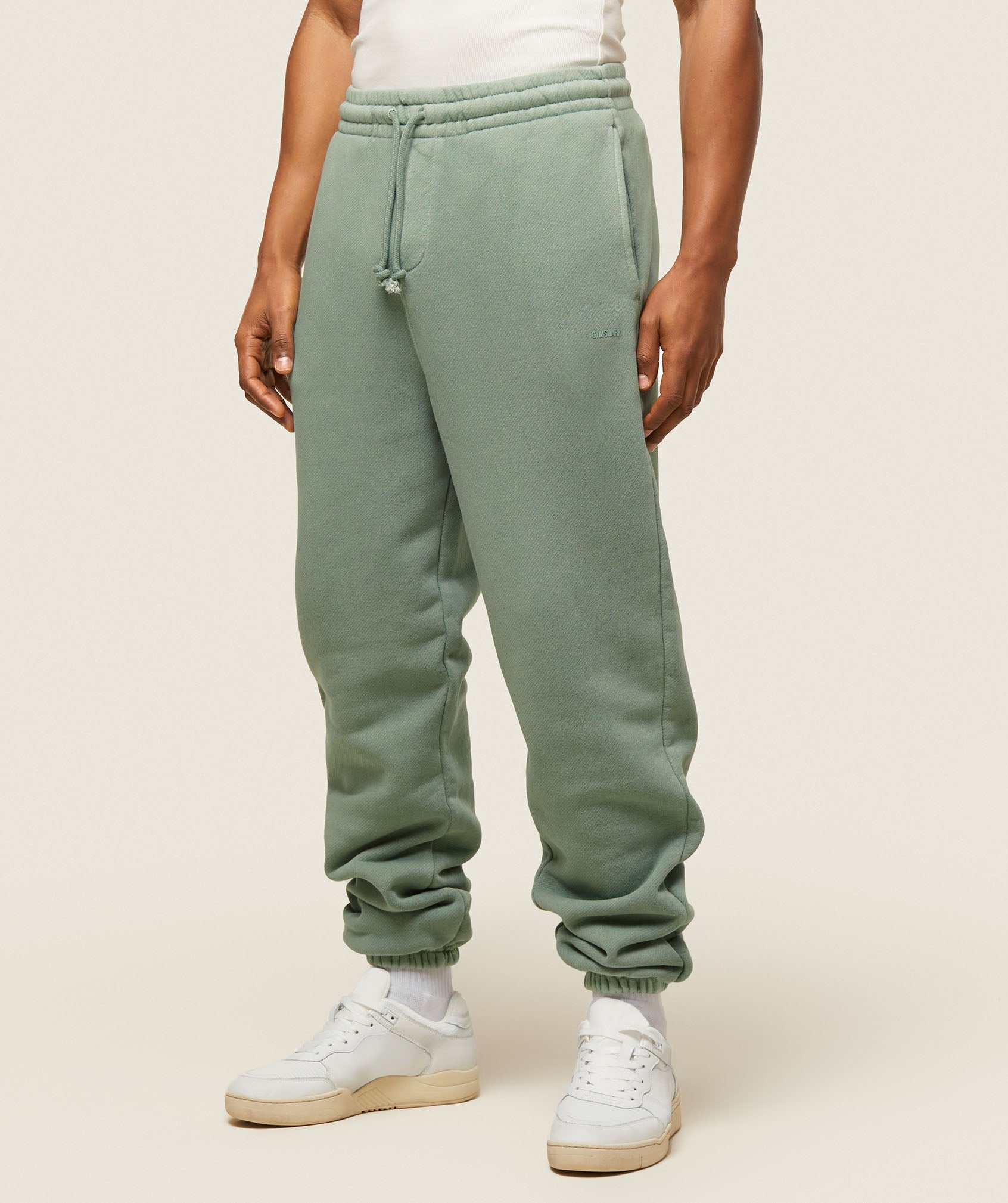 gymshark-everywear-relaxed-sweatpants-dollar-green-ss24