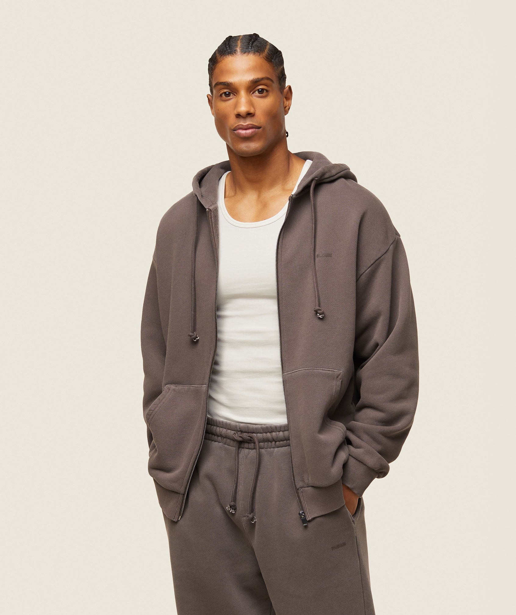 gymshark-everywear-relaxed-zip-hoodie-archive-brown-ss24