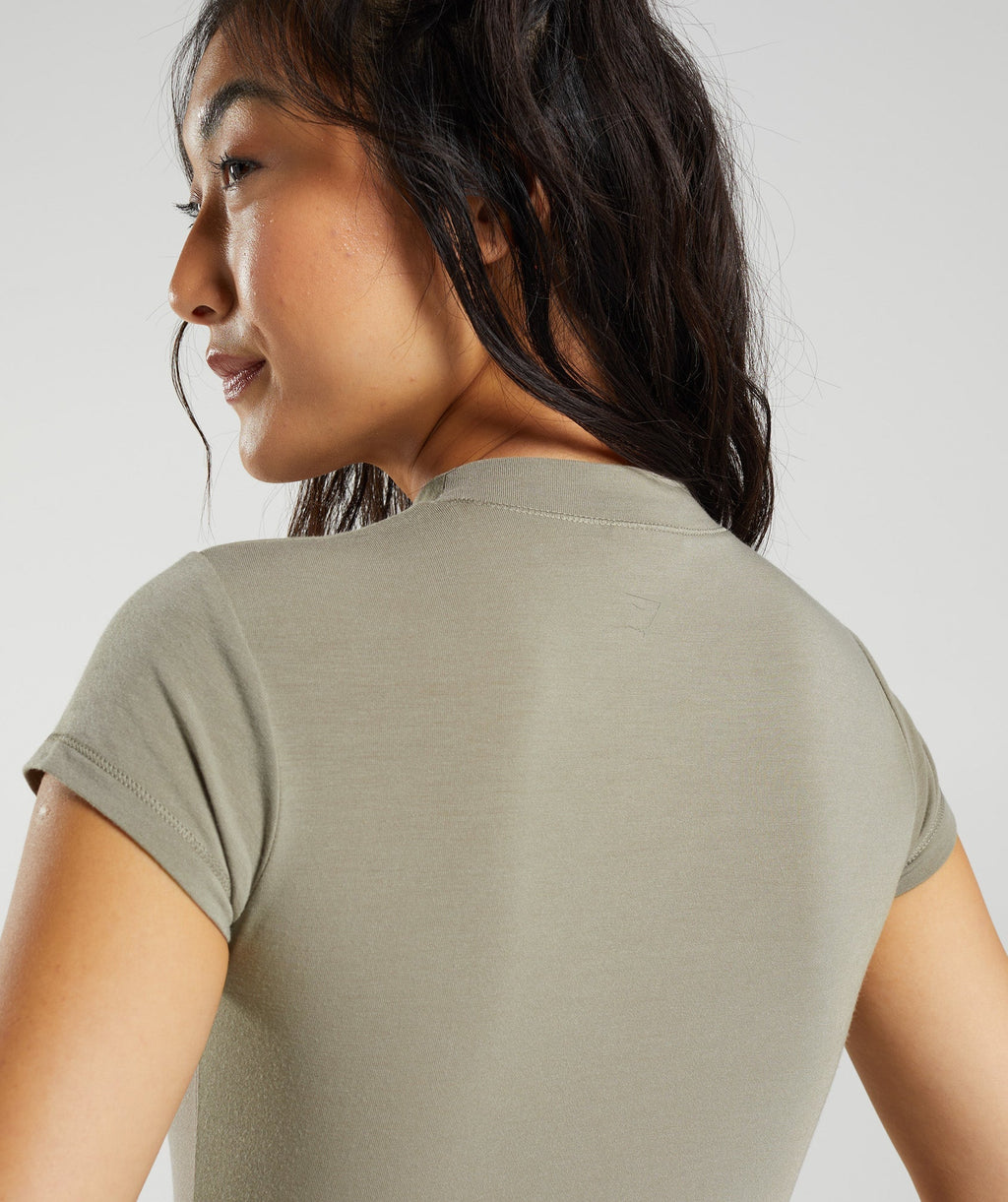 gymshark-jersey-body-fit-t-shirt-earthy-brown-ss23