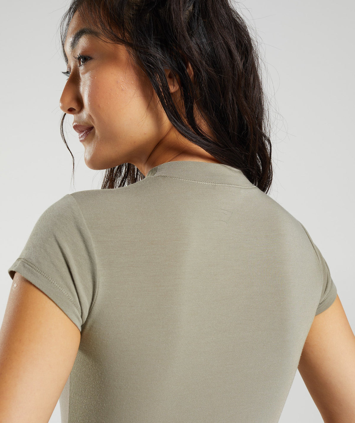 gymshark-jersey-body-fit-t-shirt-earthy-brown-ss23