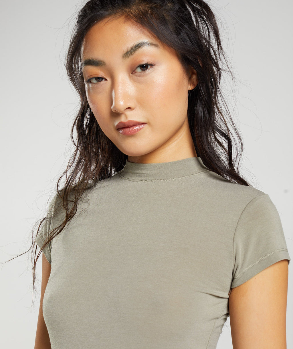 gymshark-jersey-body-fit-t-shirt-earthy-brown-ss23