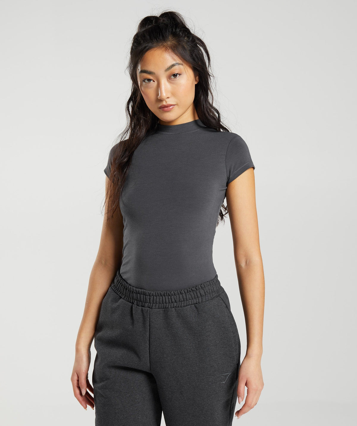 gymshark-jersey-body-fit-t-shirt-onyx-grey-ss23
