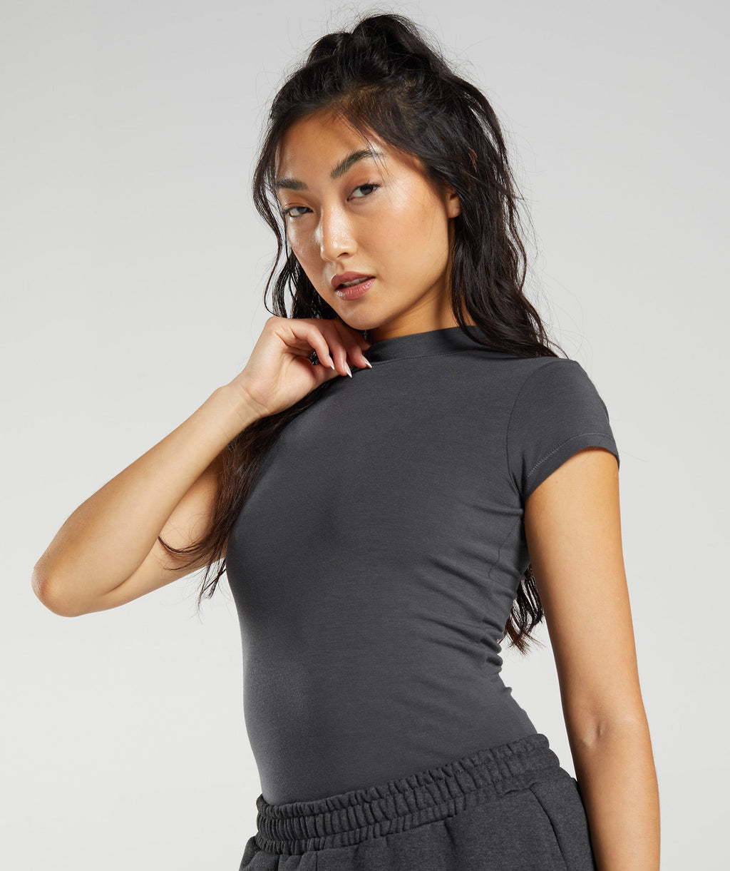 gymshark-jersey-body-fit-t-shirt-onyx-grey-ss23