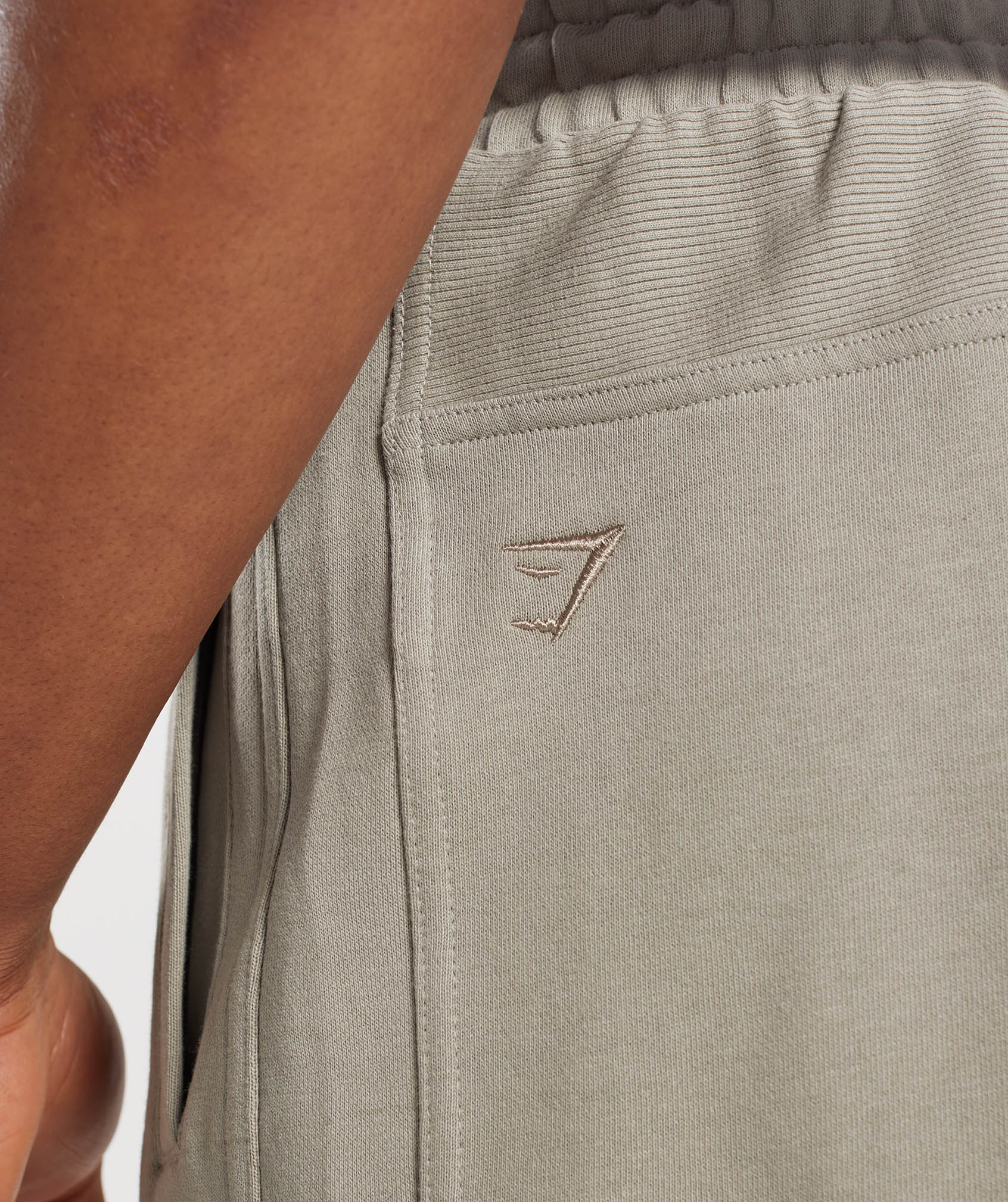 gymshark-rest-day-essentials-7-shorts-ecru-brown-ss23