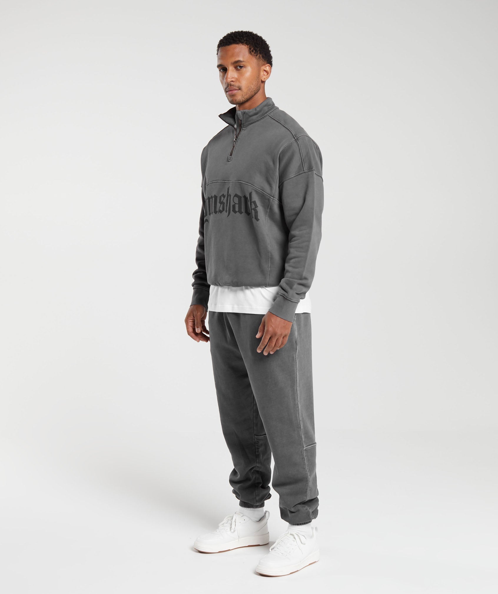 gymshark-heavyweight-joggers-black-aw23