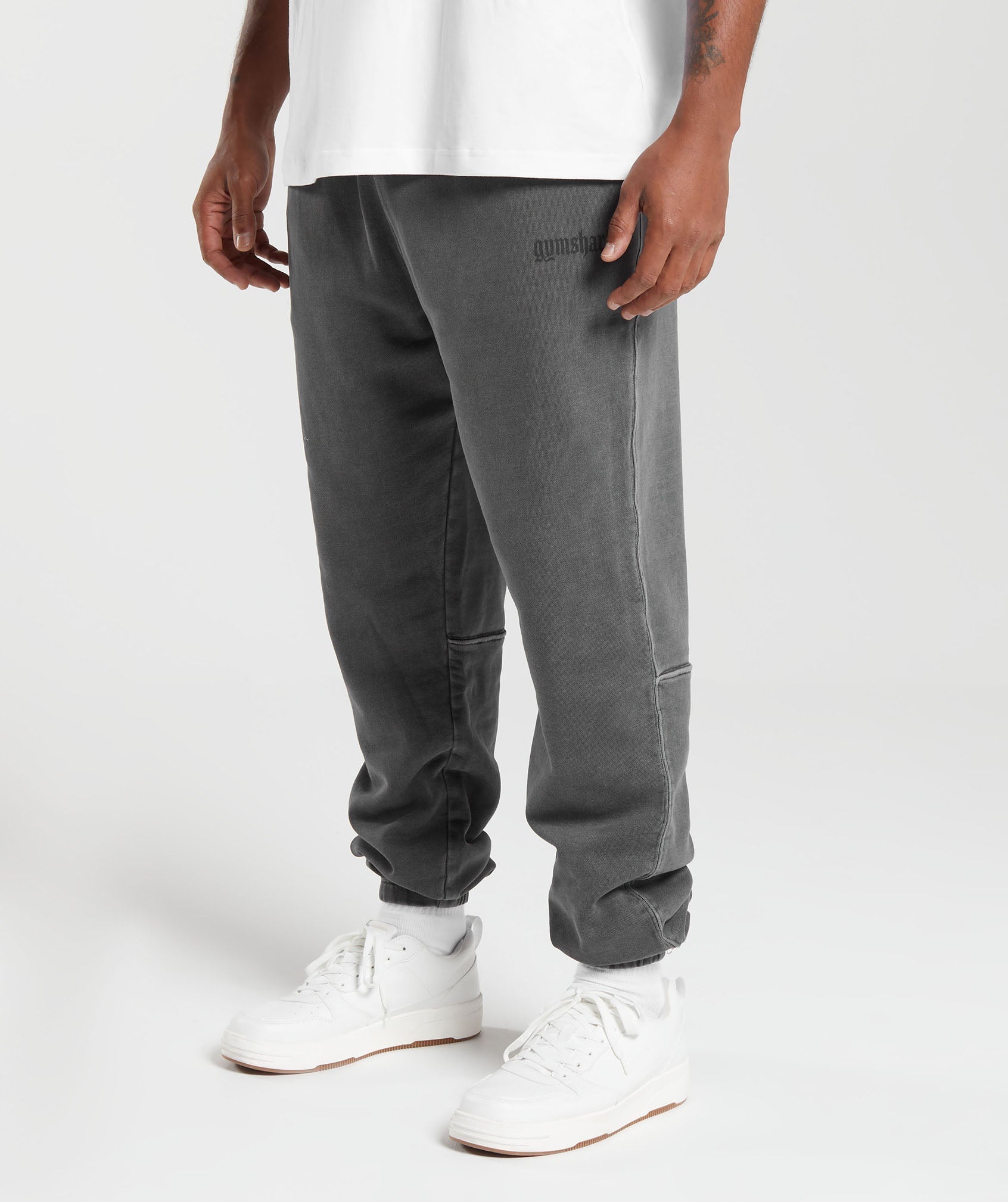 gymshark-heavyweight-joggers-black-aw23