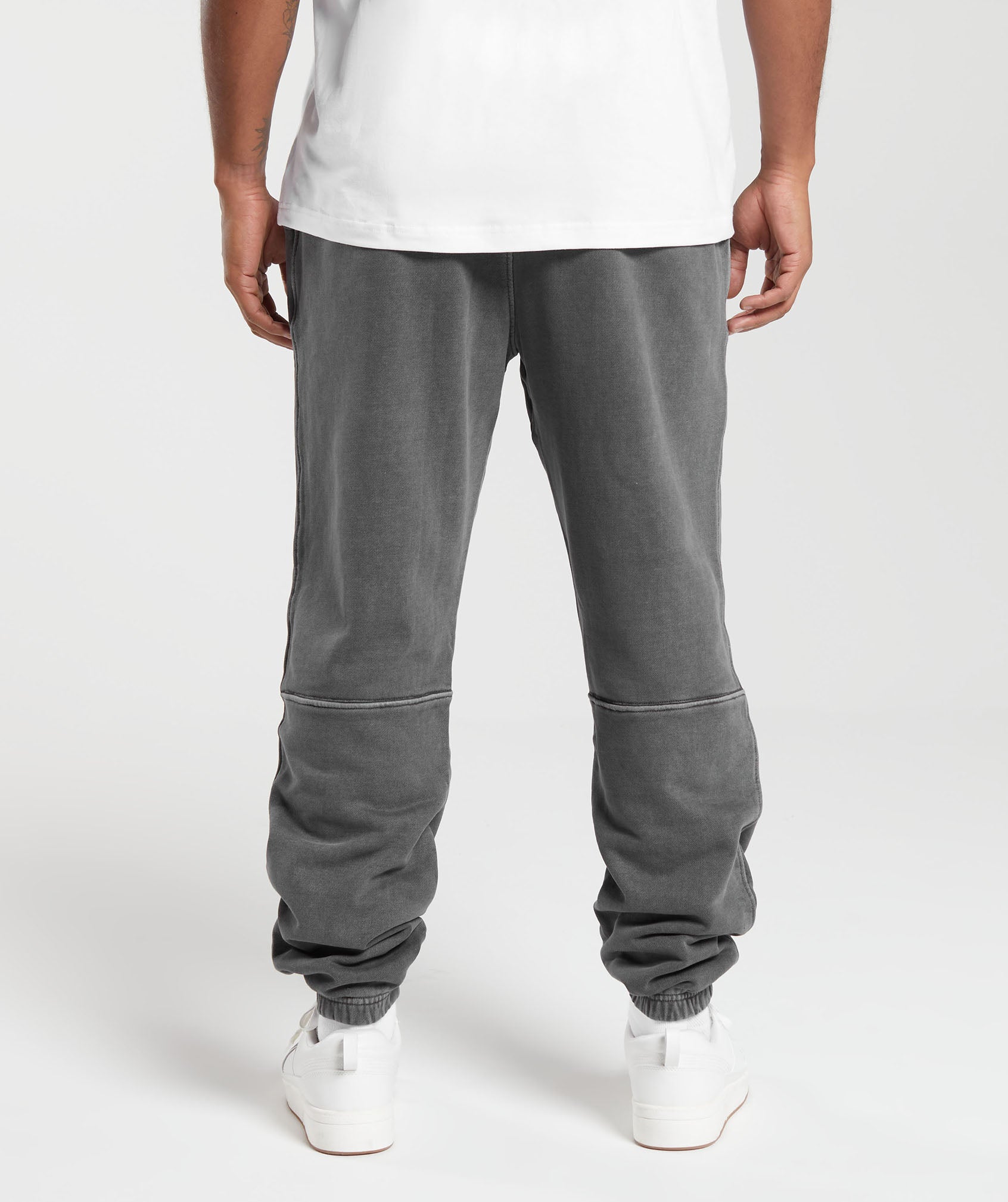gymshark-heavyweight-joggers-black-aw23