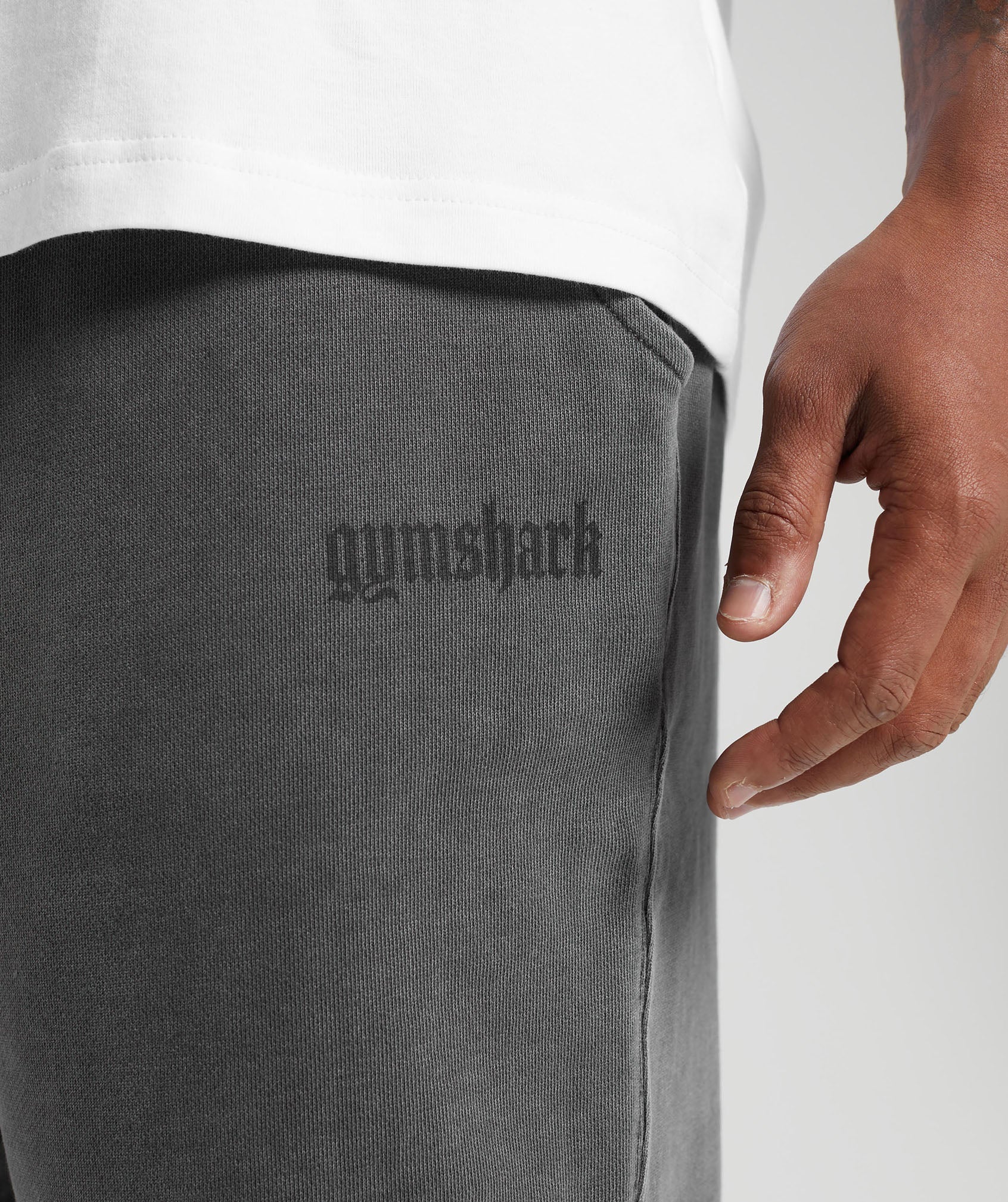 gymshark-heavyweight-joggers-black-aw23