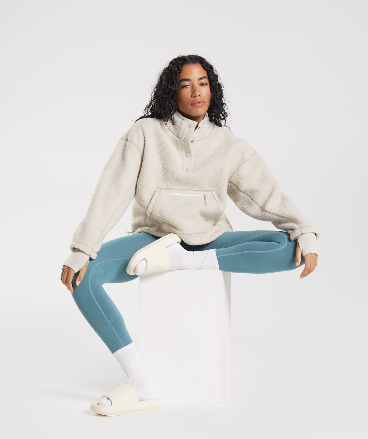 gymshark-pause-borg-pullover-pebble-grey-aw22