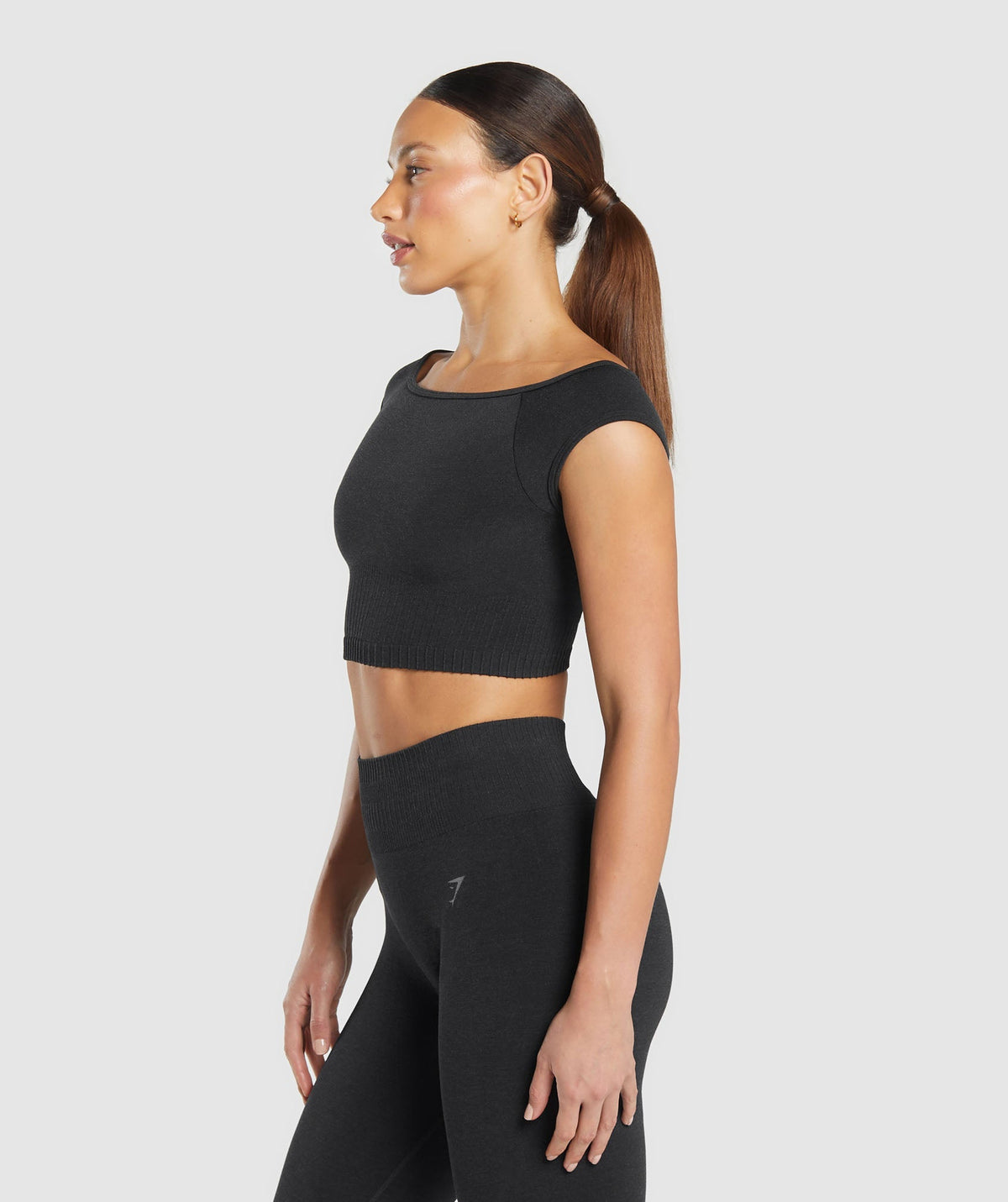 gymshark-luxe-seamless-boat-neck-crop-top-coal-marl-ss25
