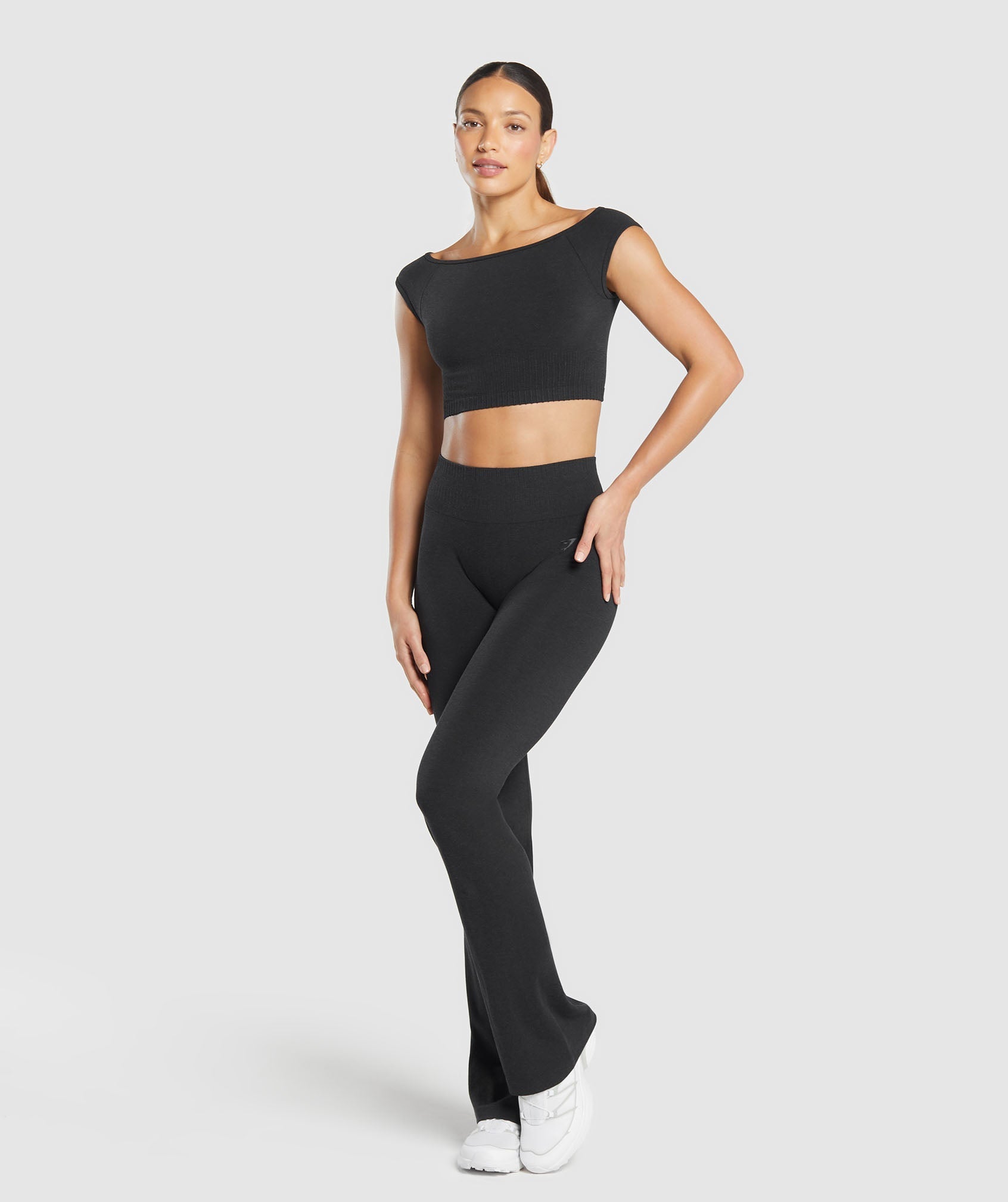 gymshark-luxe-seamless-boat-neck-crop-top-coal-marl-ss25