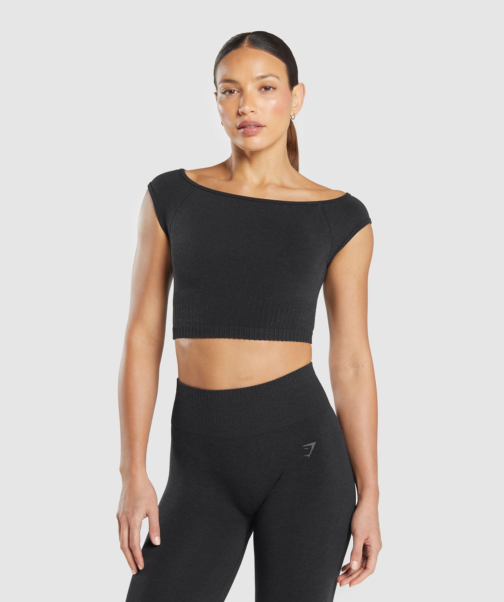 gymshark-luxe-seamless-boat-neck-crop-top-coal-marl-ss25