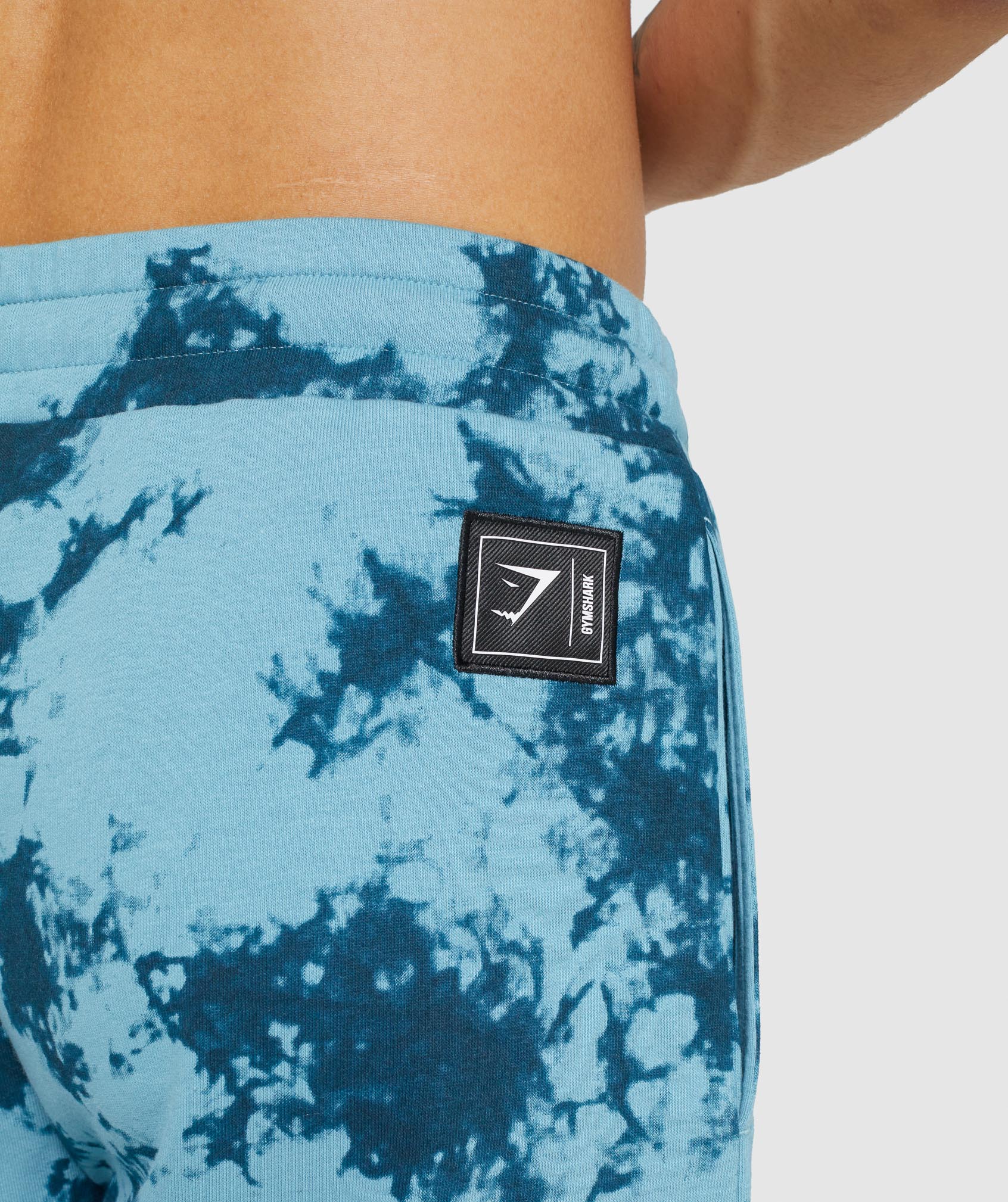 gymshark-restore-shorts-teal-print