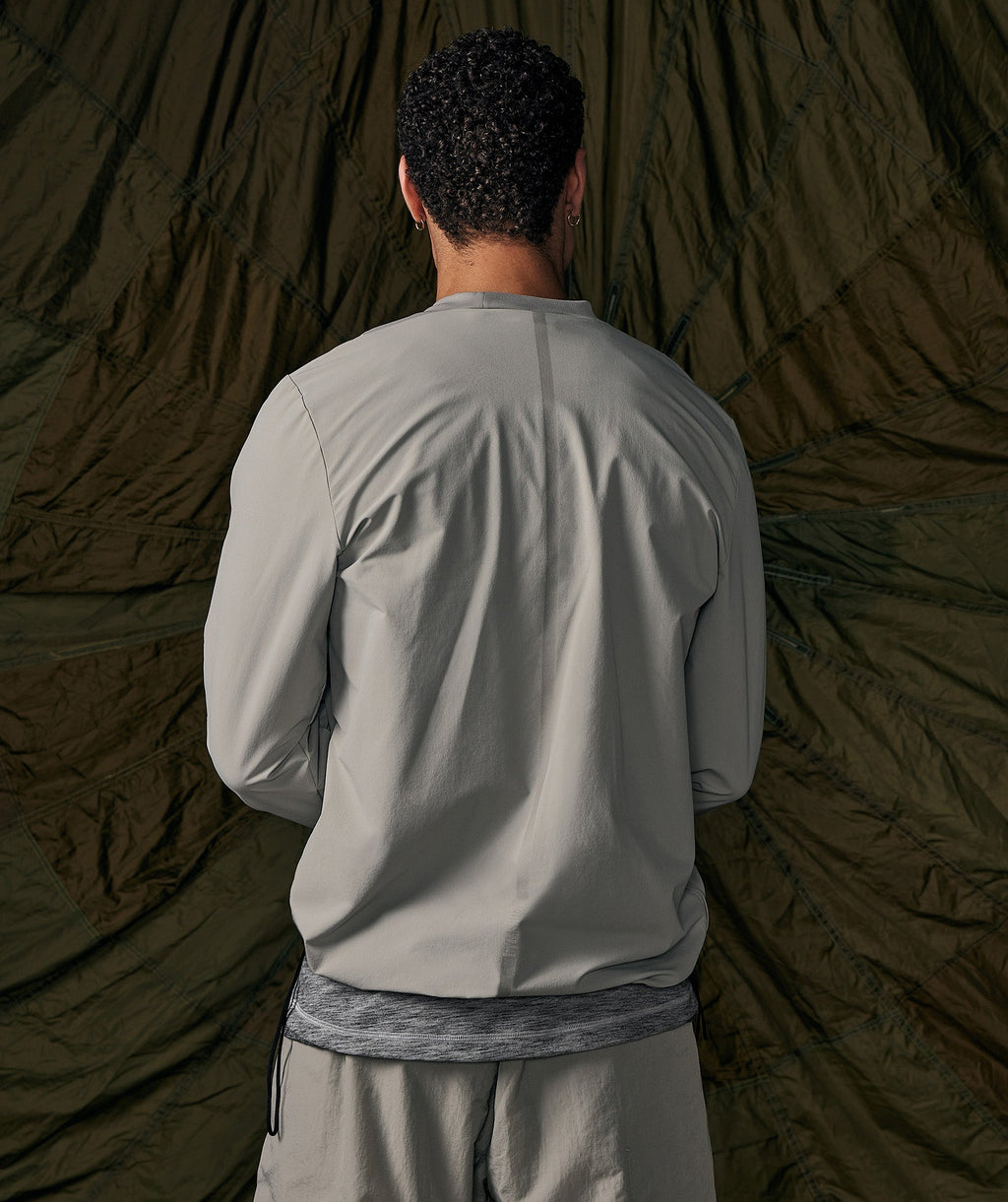 gymshark-retake-crew-taupe-grey-ss22