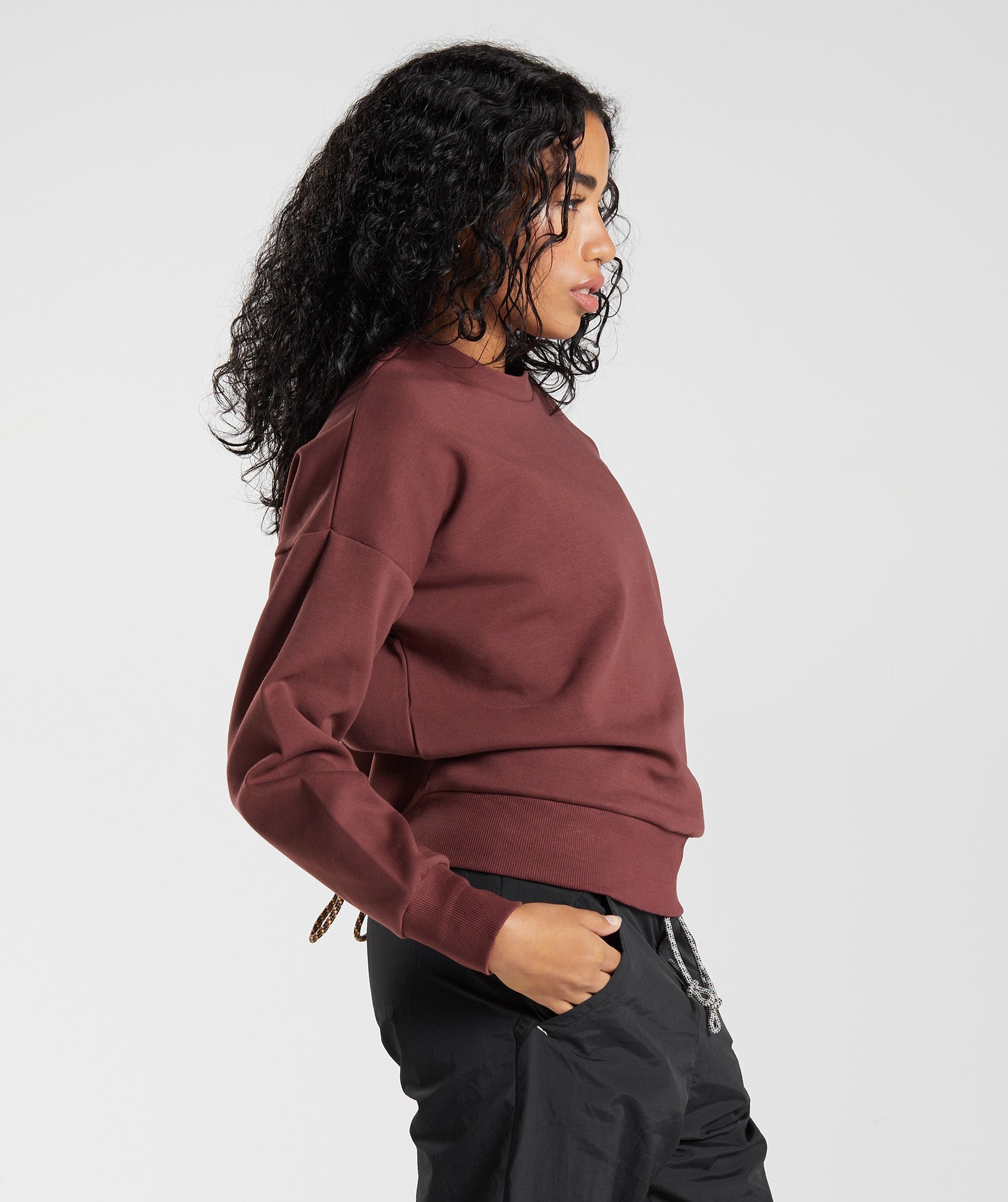 gymshark-retake-sweat-crew-cherry-brown-aw22