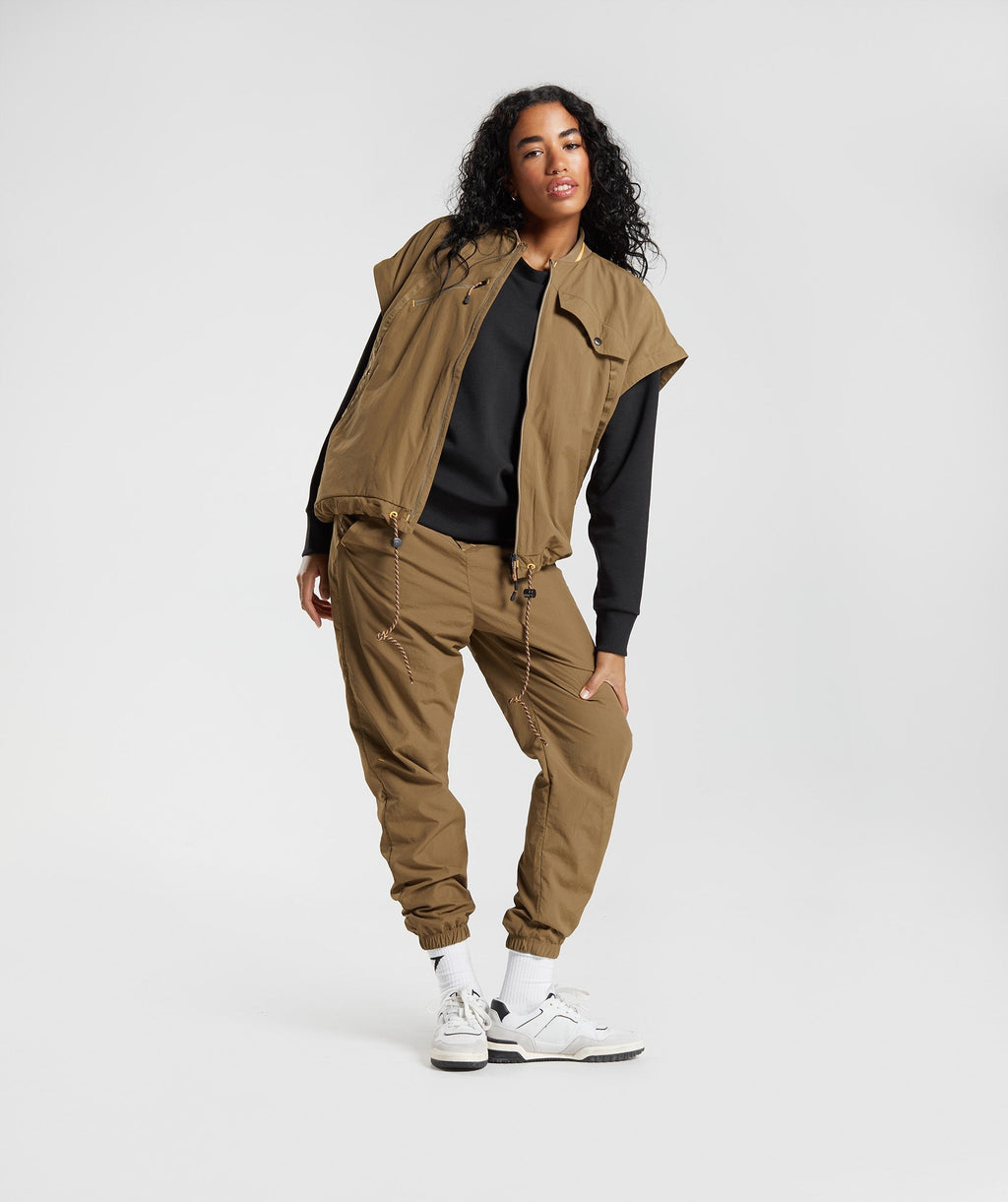 gymshark-retake-woven-jacket-puddle-brown-aw22