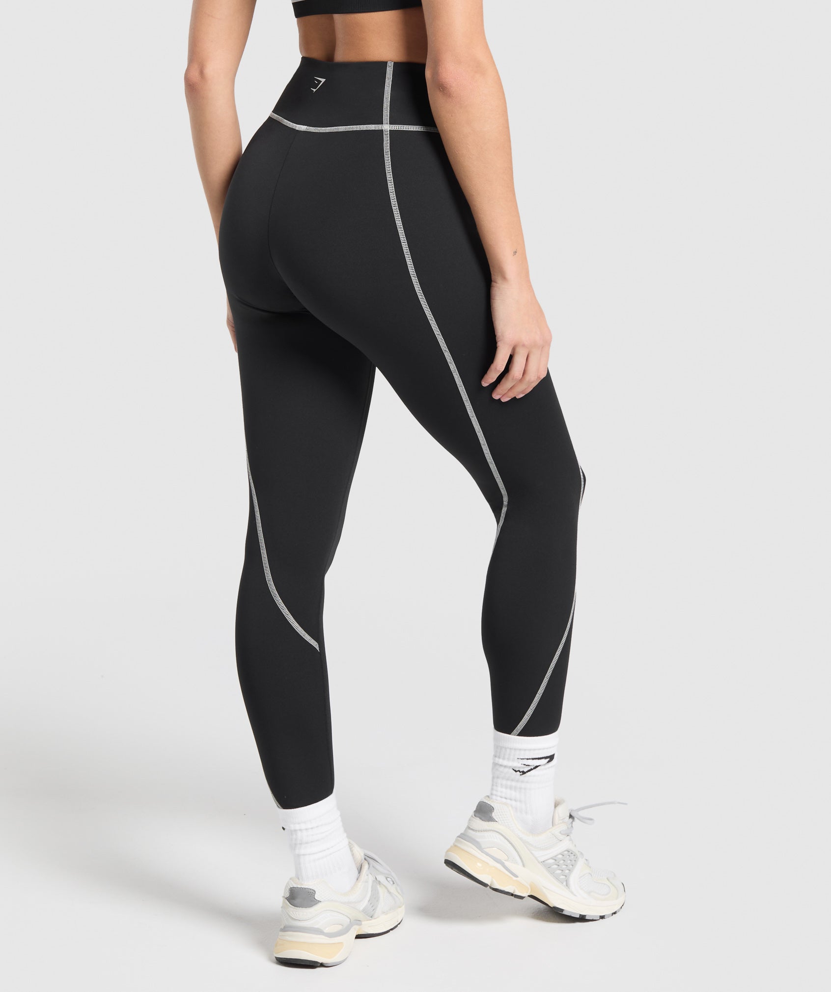 gymshark-retro-contrast-stitch-leggings-black-light-grey-ss25