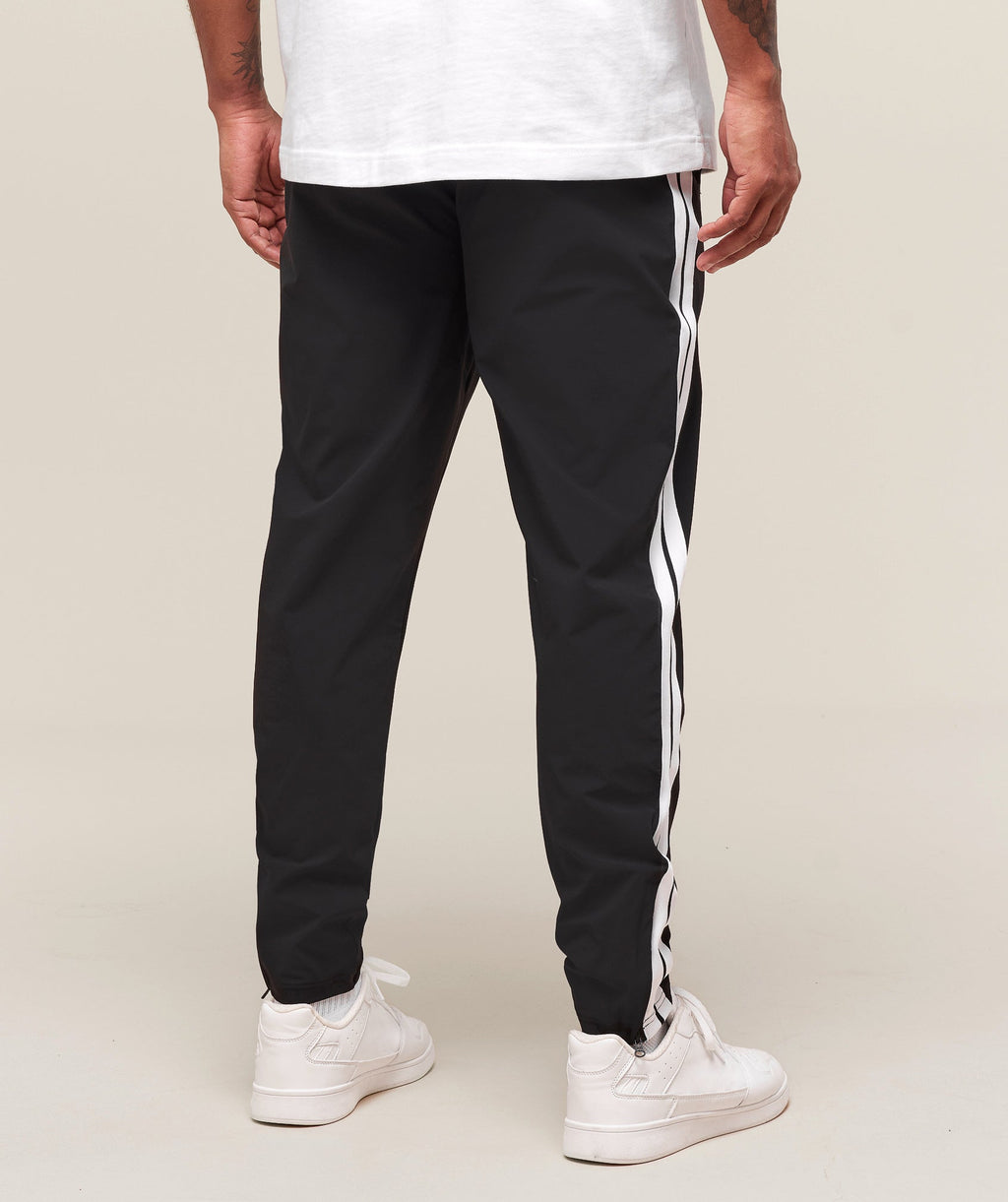 gymshark-retro-side-stripe-joggers-pants-black-ss25