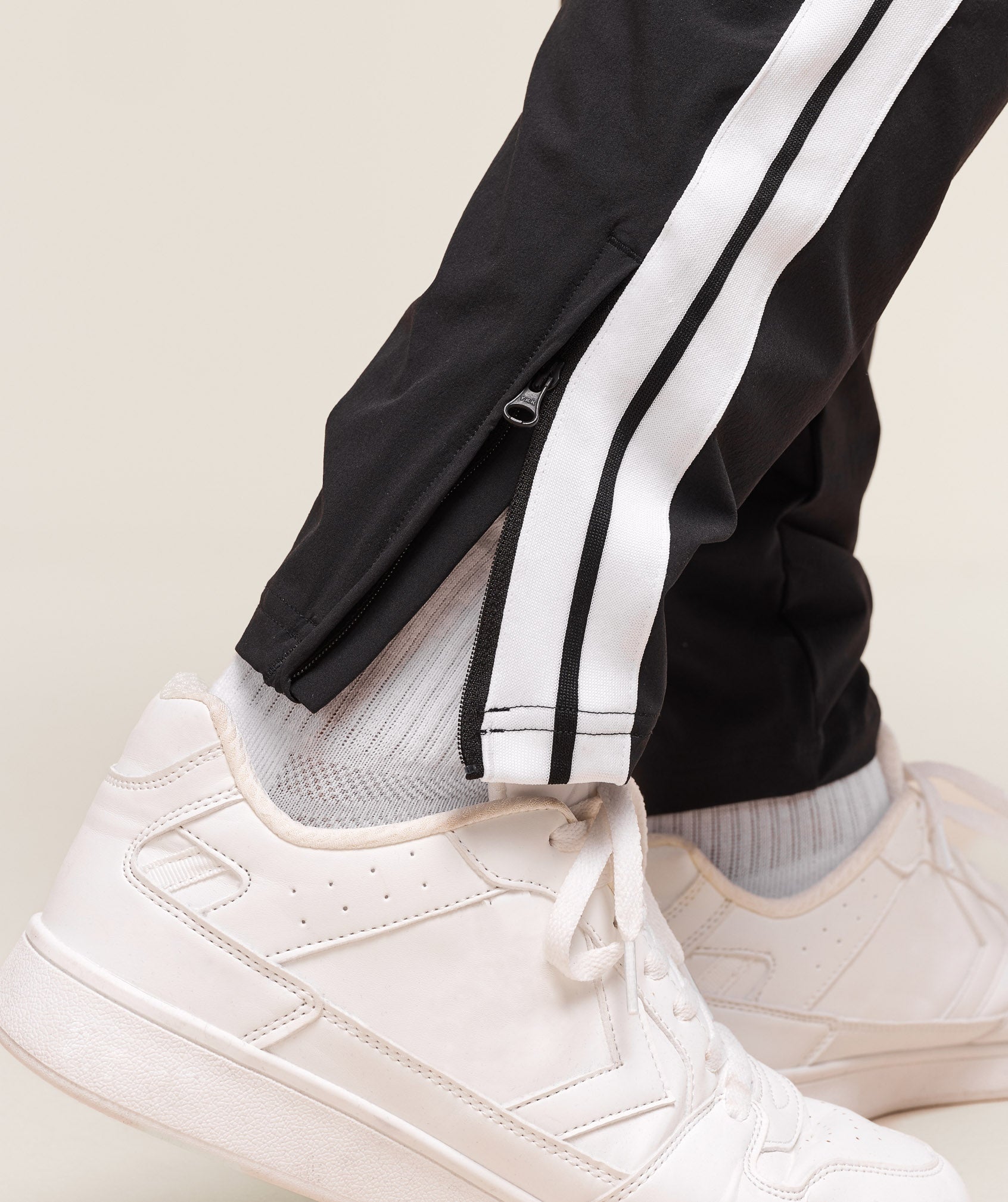 gymshark-retro-side-stripe-joggers-pants-black-ss25