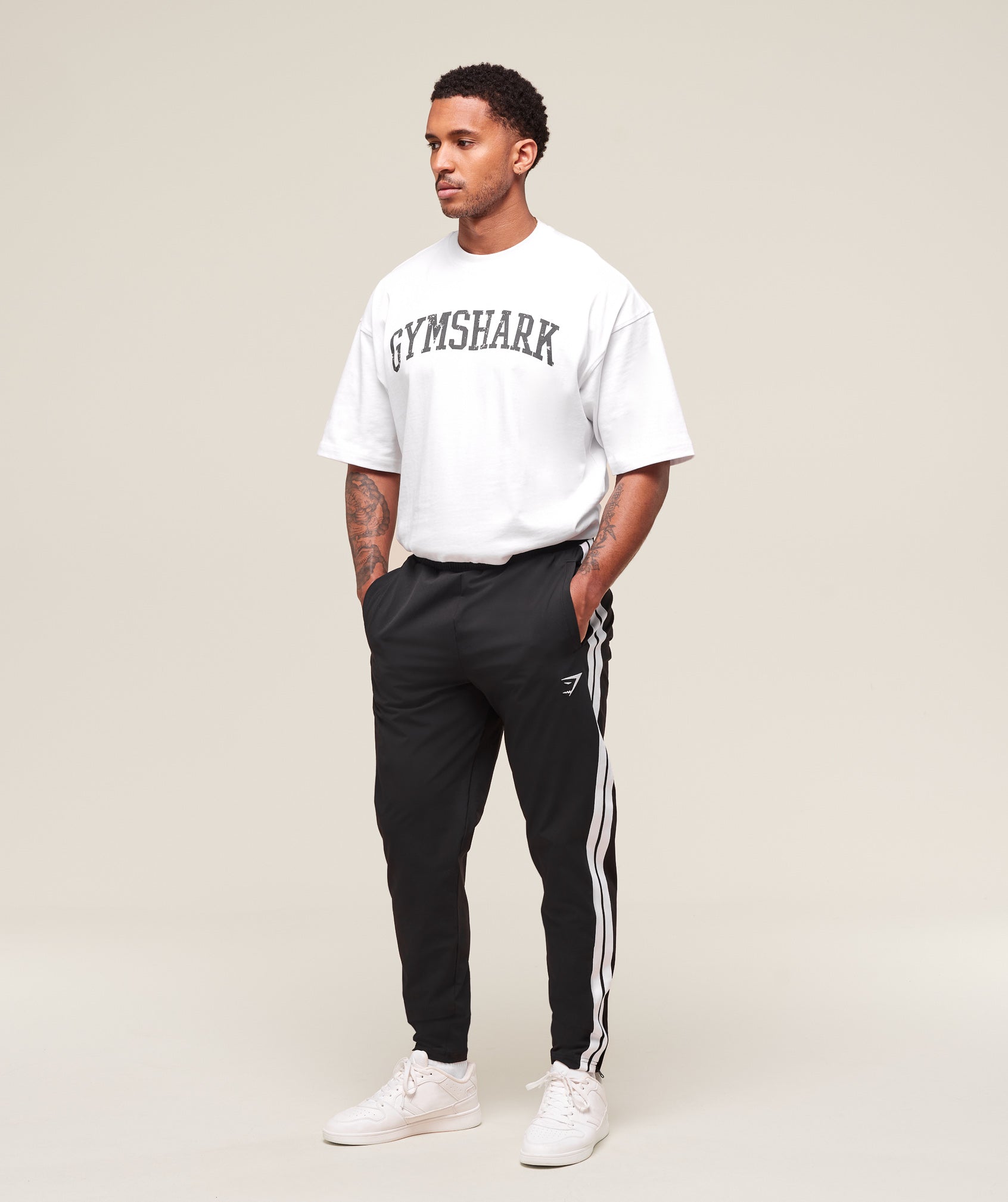 gymshark-retro-side-stripe-joggers-pants-black-ss25