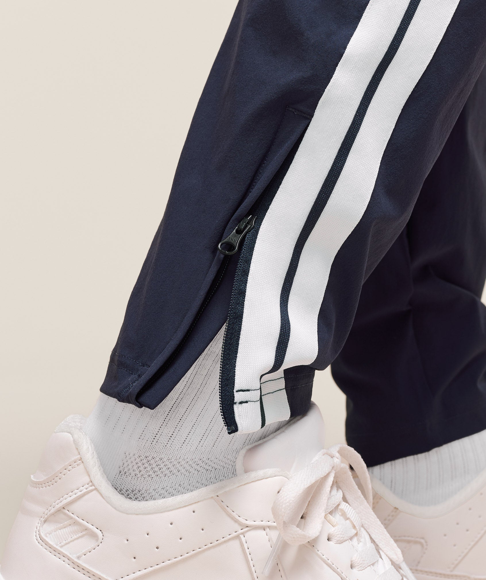gymshark-retro-side-stripe-joggers-heavy-blue-ss25