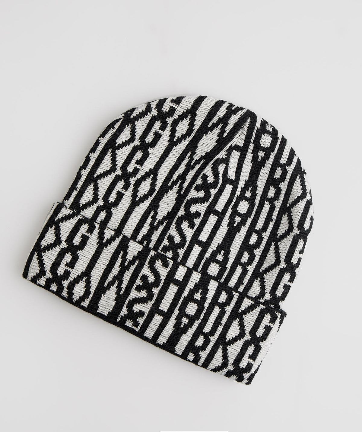 gymshark-reversable-jacquard-beanie-black-white-aw22