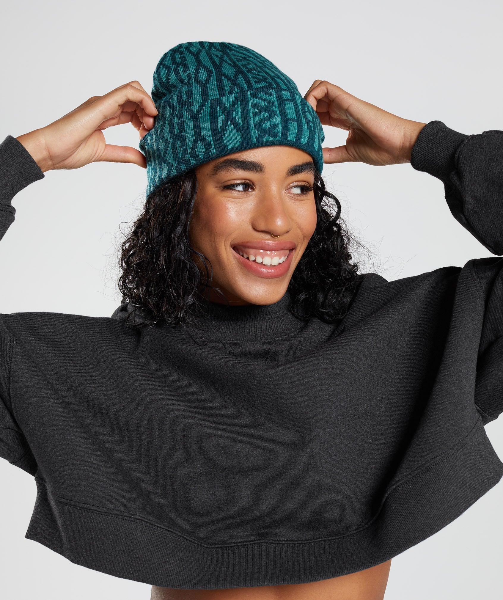gymshark-reversable-jacquard-beanie-winter-teal-slate-blue-aw22