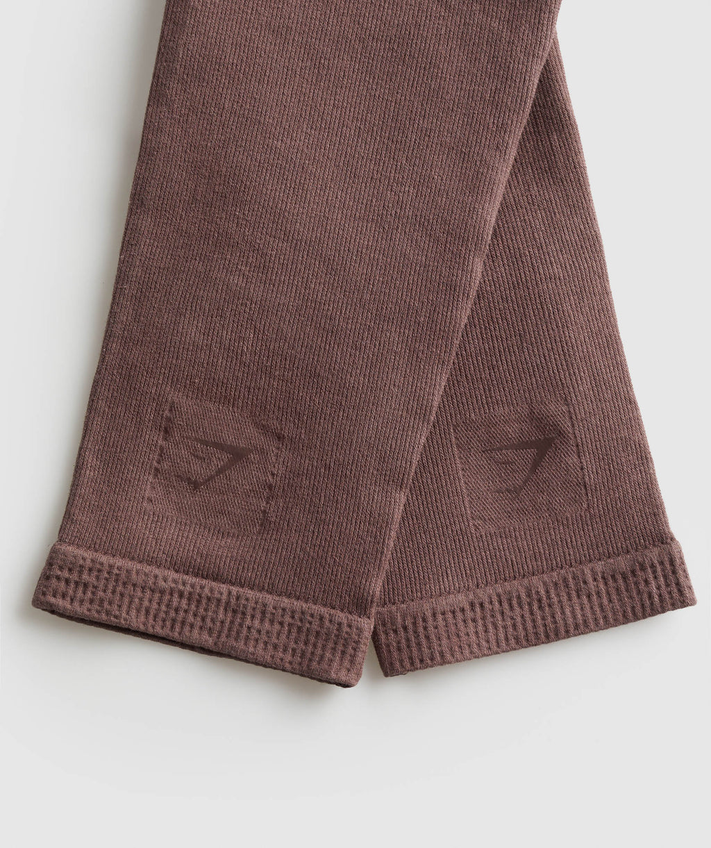 gymshark-ribbed-cotton-seamless-leg-warmers-soft-brown-ss24