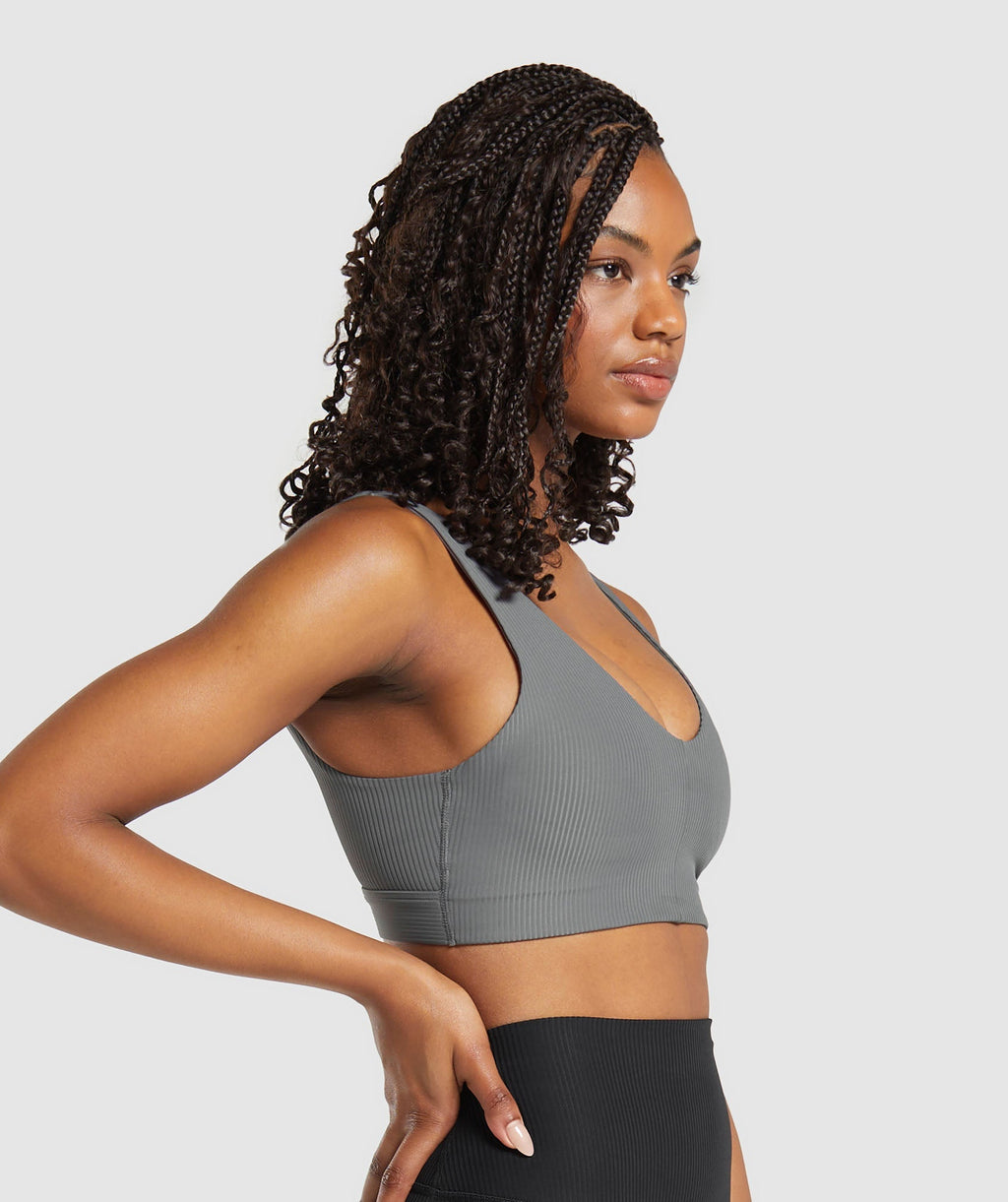 gymshark-ribbed-sports-bra-sports-bras-grey-ss24