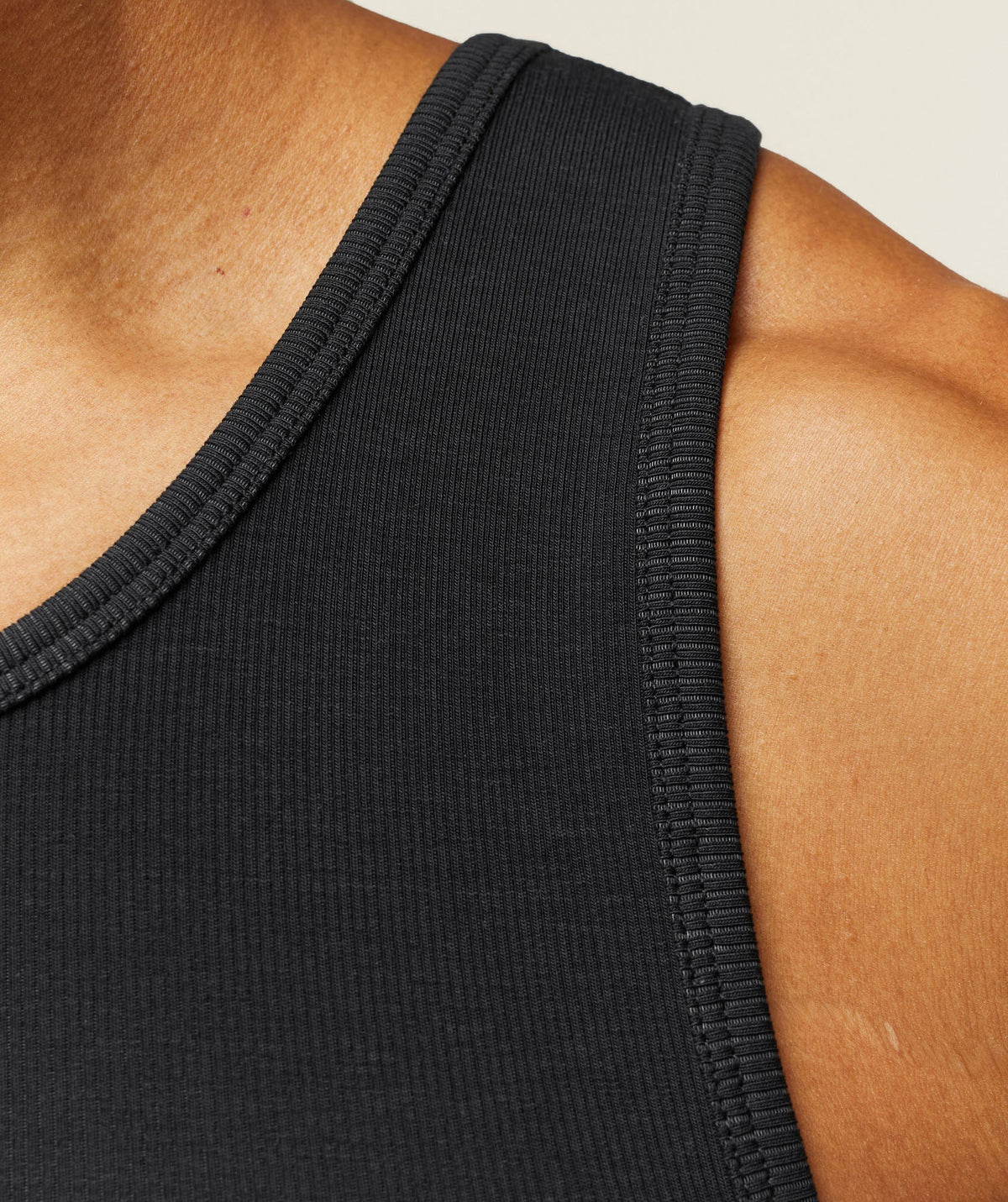 gymshark-everywear-ribbed-tank-black-ss24