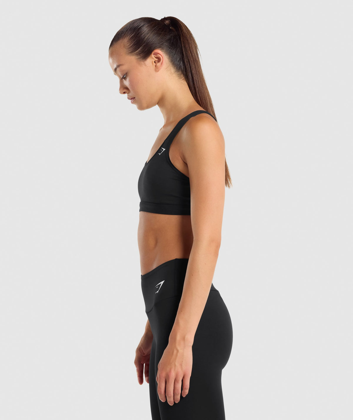gymshark-scoop-neck-sports-bra-black-ss22